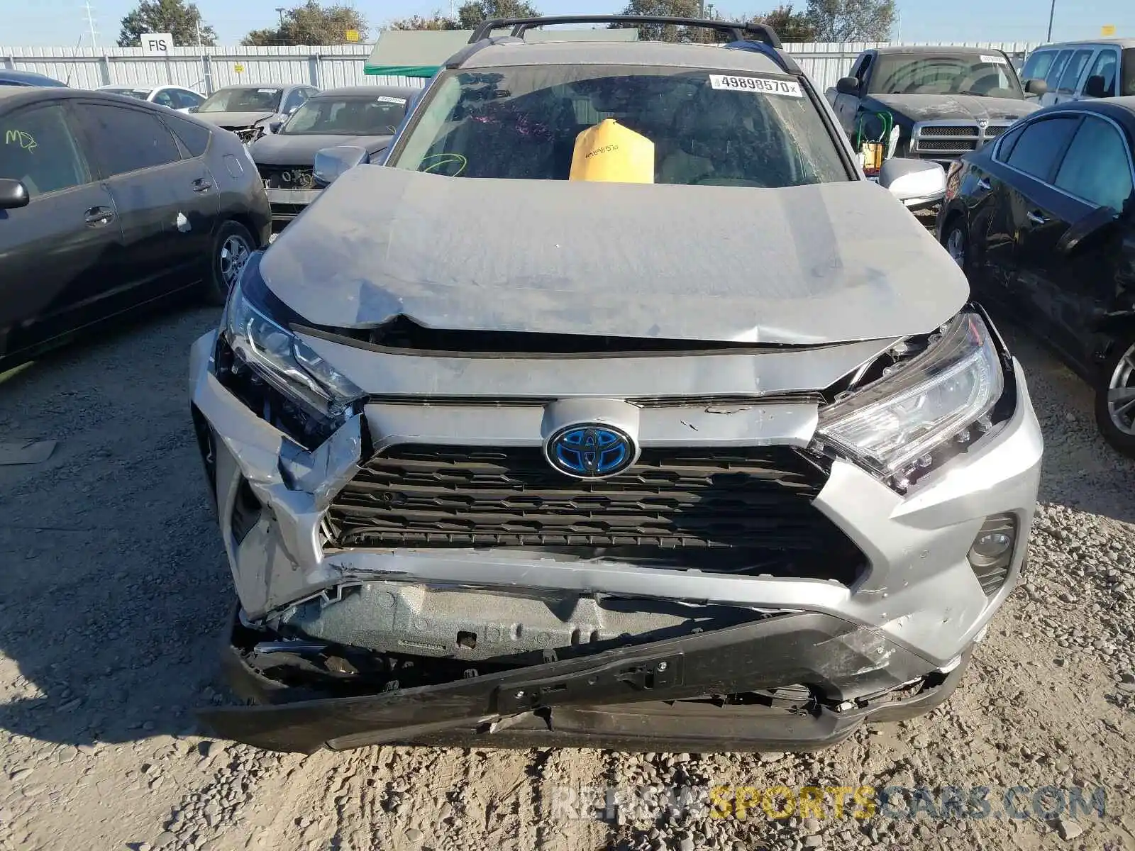 9 Photograph of a damaged car 2T3RWRFV0KW029638 TOYOTA RAV4 2019