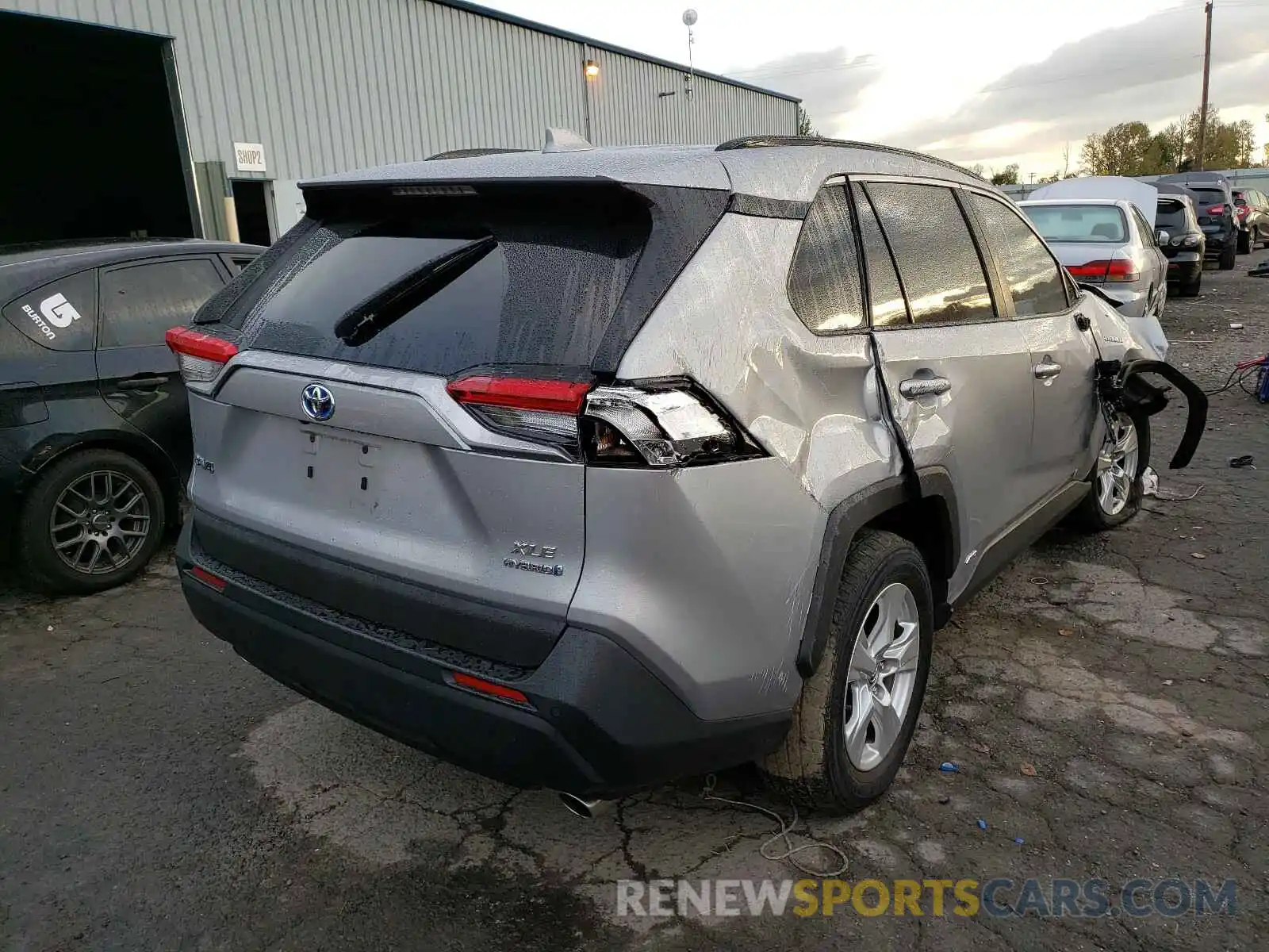 4 Photograph of a damaged car 2T3RWRFV0KW031499 TOYOTA RAV4 2019