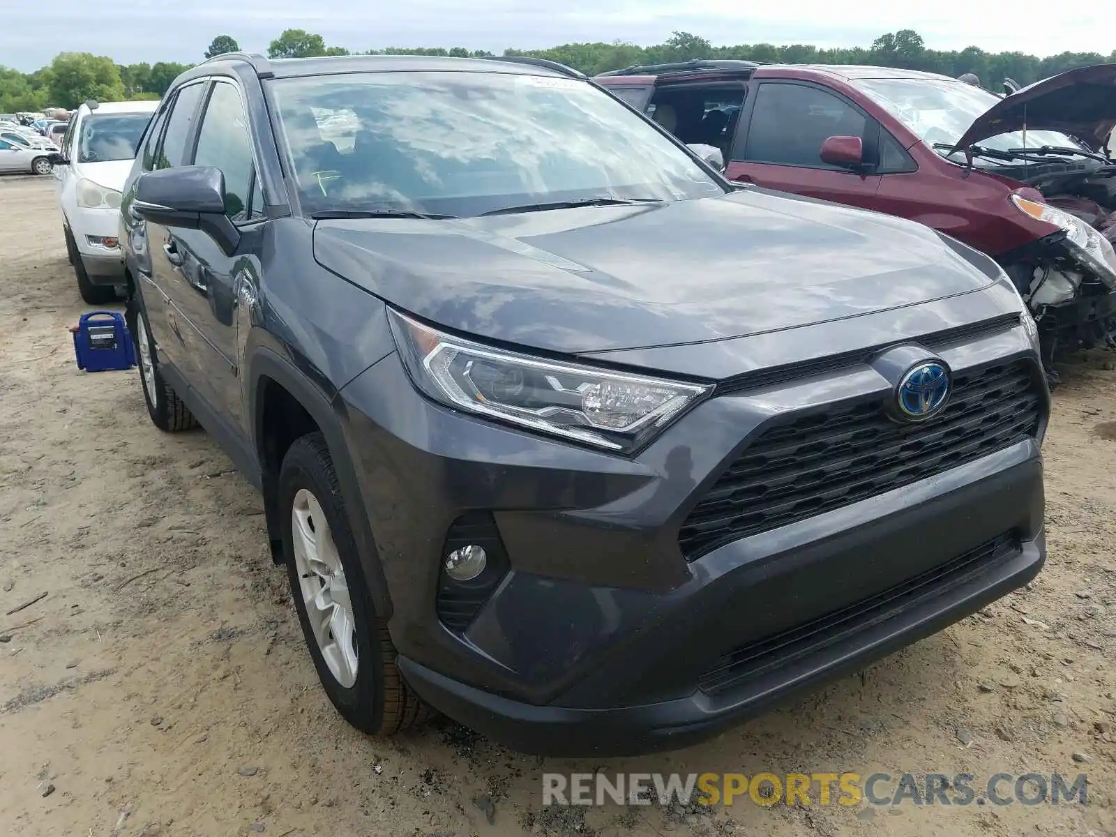 1 Photograph of a damaged car 2T3RWRFV0KW032443 TOYOTA RAV4 2019