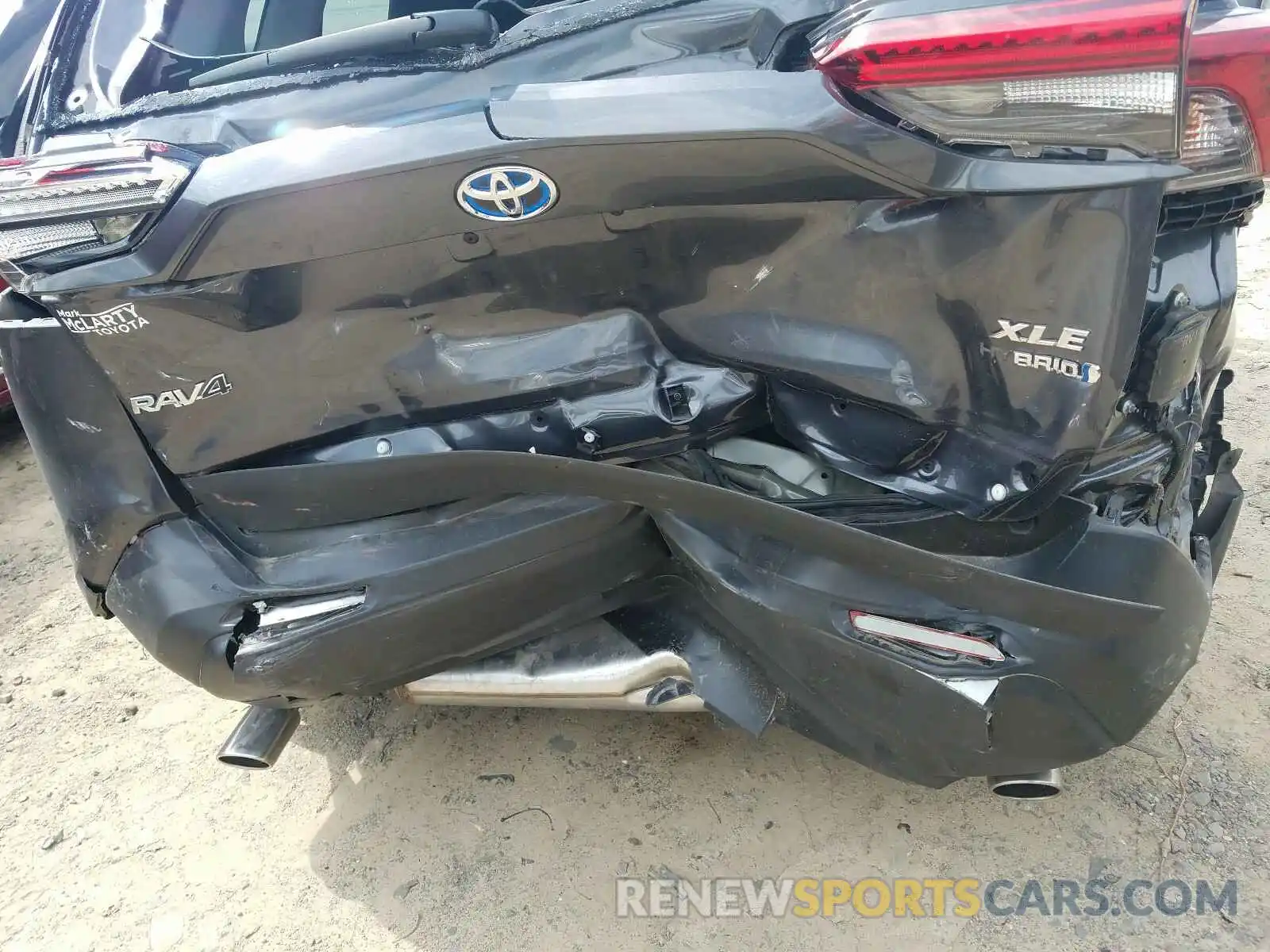 9 Photograph of a damaged car 2T3RWRFV0KW032443 TOYOTA RAV4 2019