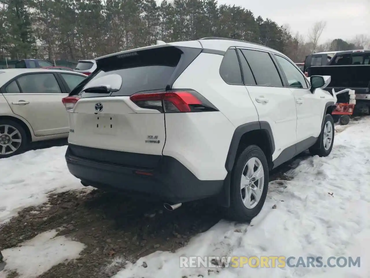 4 Photograph of a damaged car 2T3RWRFV0KW039473 TOYOTA RAV4 2019