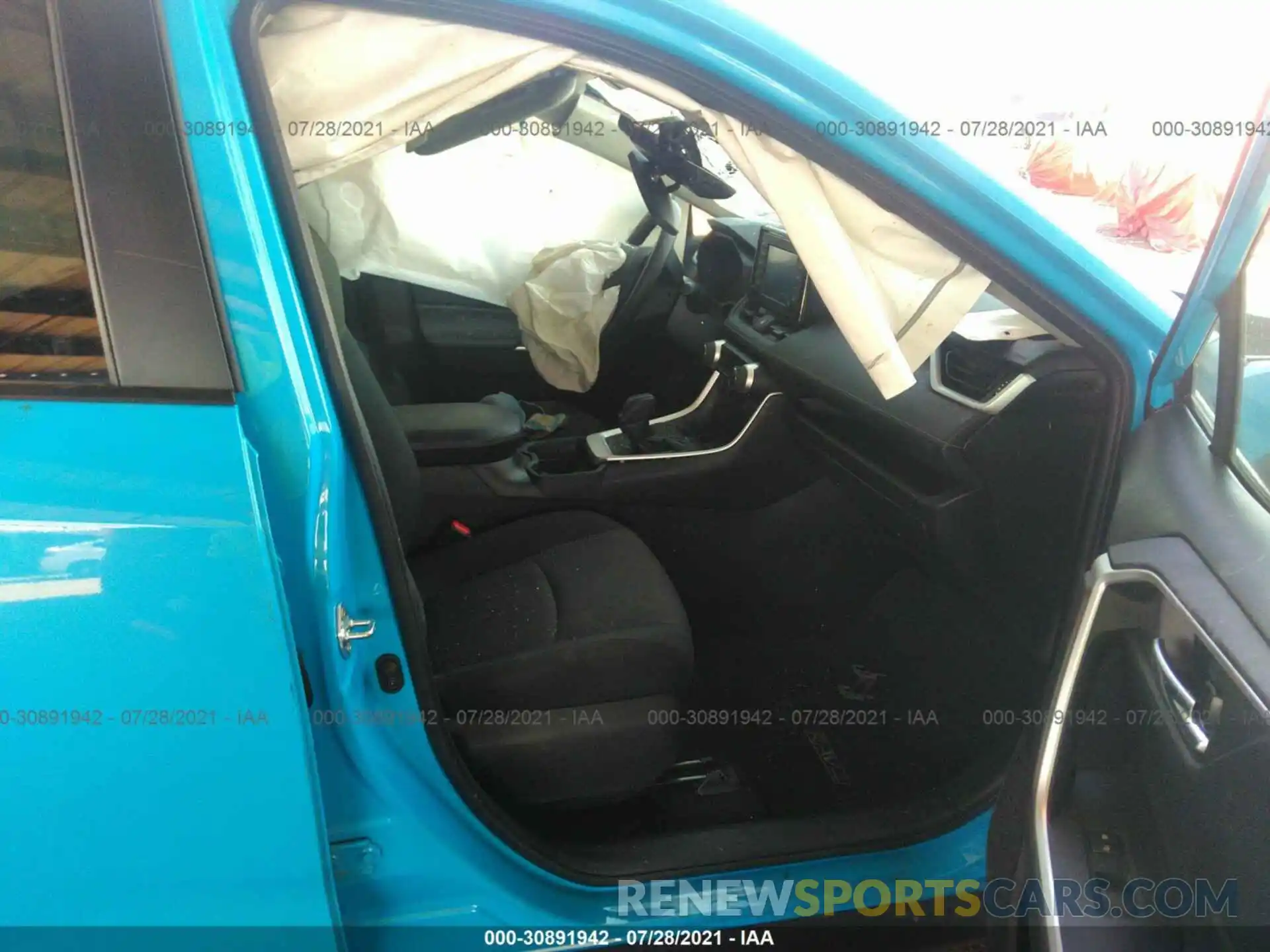 5 Photograph of a damaged car 2T3RWRFV0KW046410 TOYOTA RAV4 2019