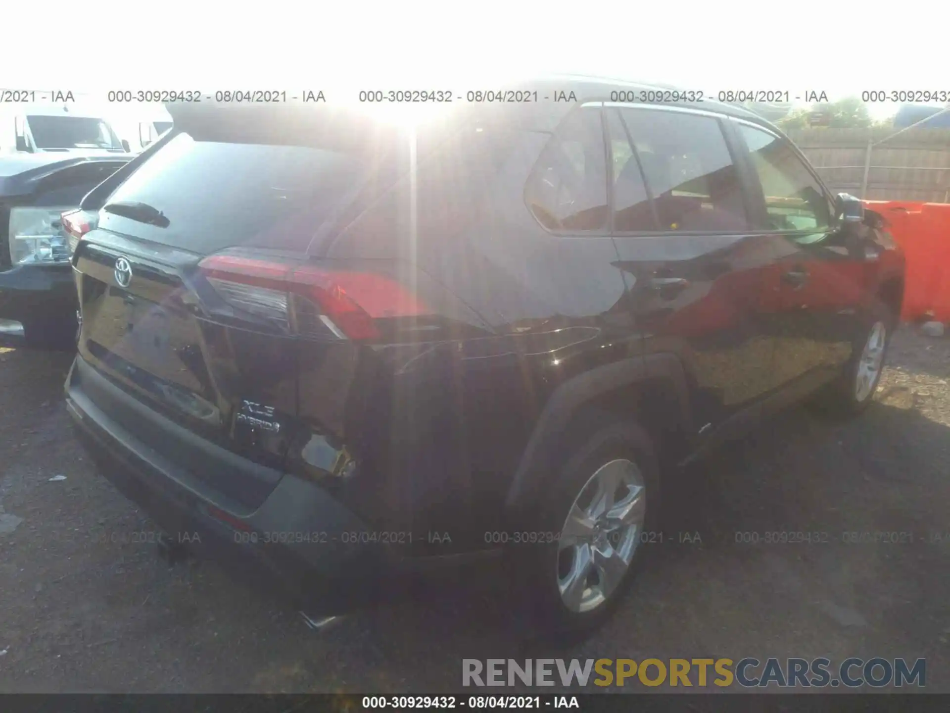 4 Photograph of a damaged car 2T3RWRFV1KW008023 TOYOTA RAV4 2019