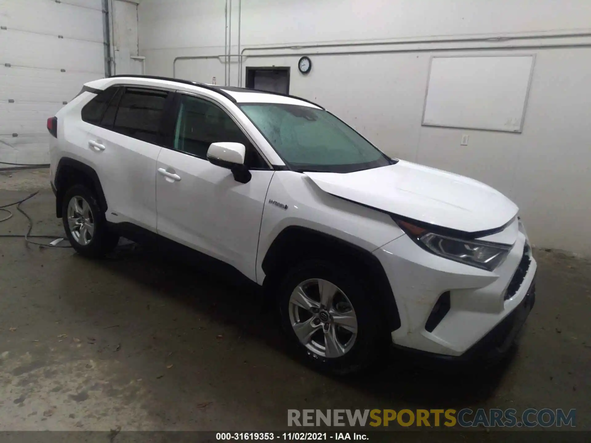 1 Photograph of a damaged car 2T3RWRFV1KW008250 TOYOTA RAV4 2019