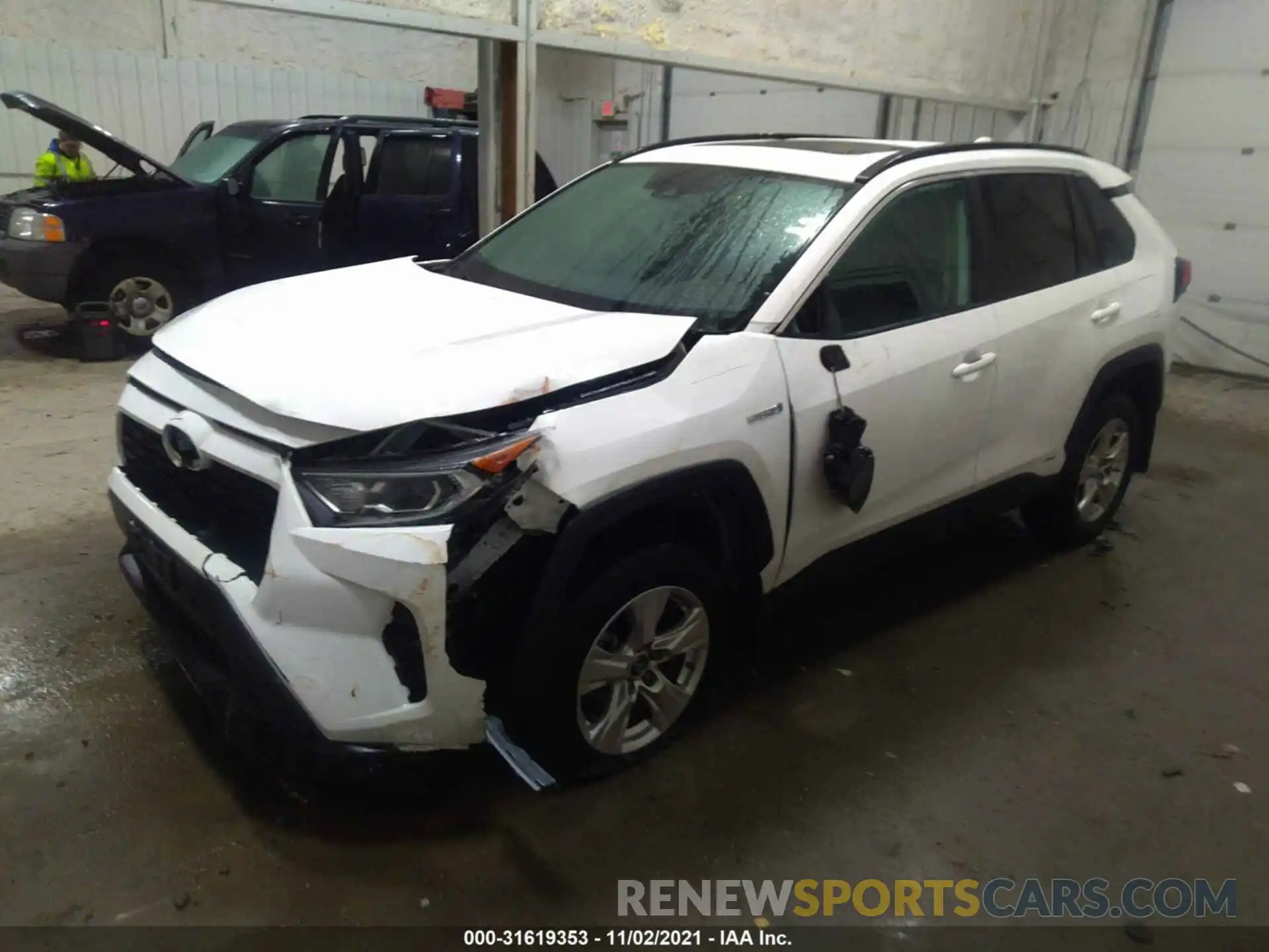 2 Photograph of a damaged car 2T3RWRFV1KW008250 TOYOTA RAV4 2019