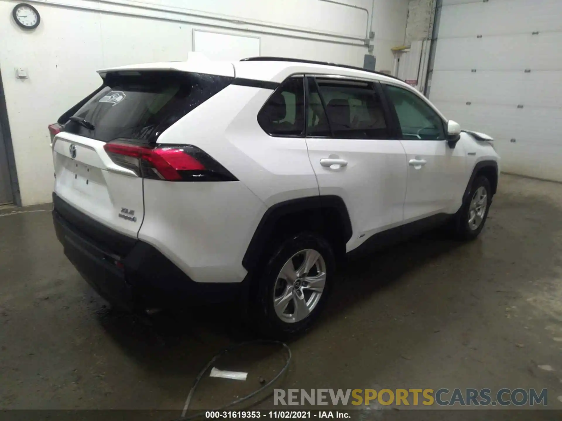 4 Photograph of a damaged car 2T3RWRFV1KW008250 TOYOTA RAV4 2019