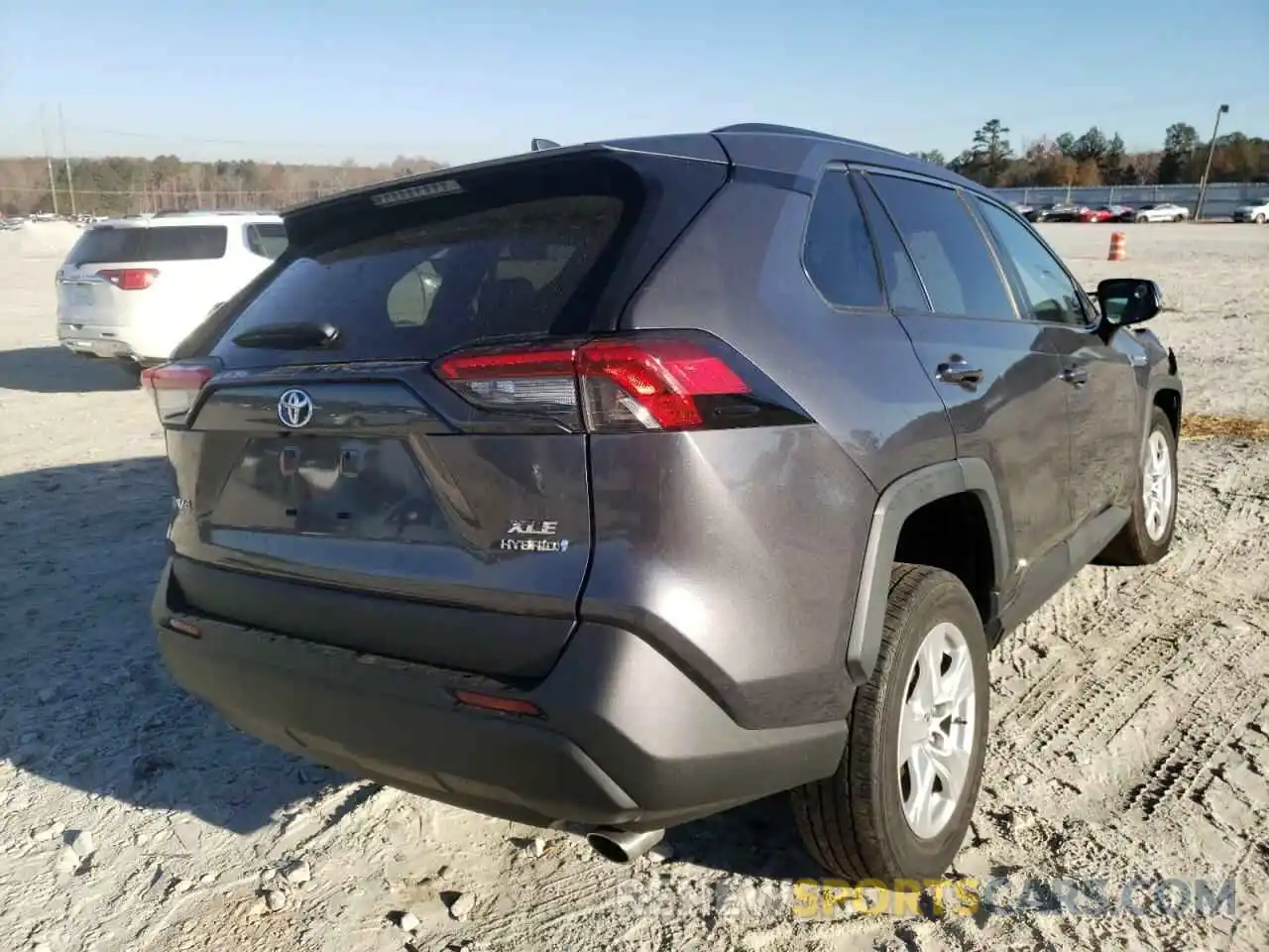 4 Photograph of a damaged car 2T3RWRFV1KW010547 TOYOTA RAV4 2019