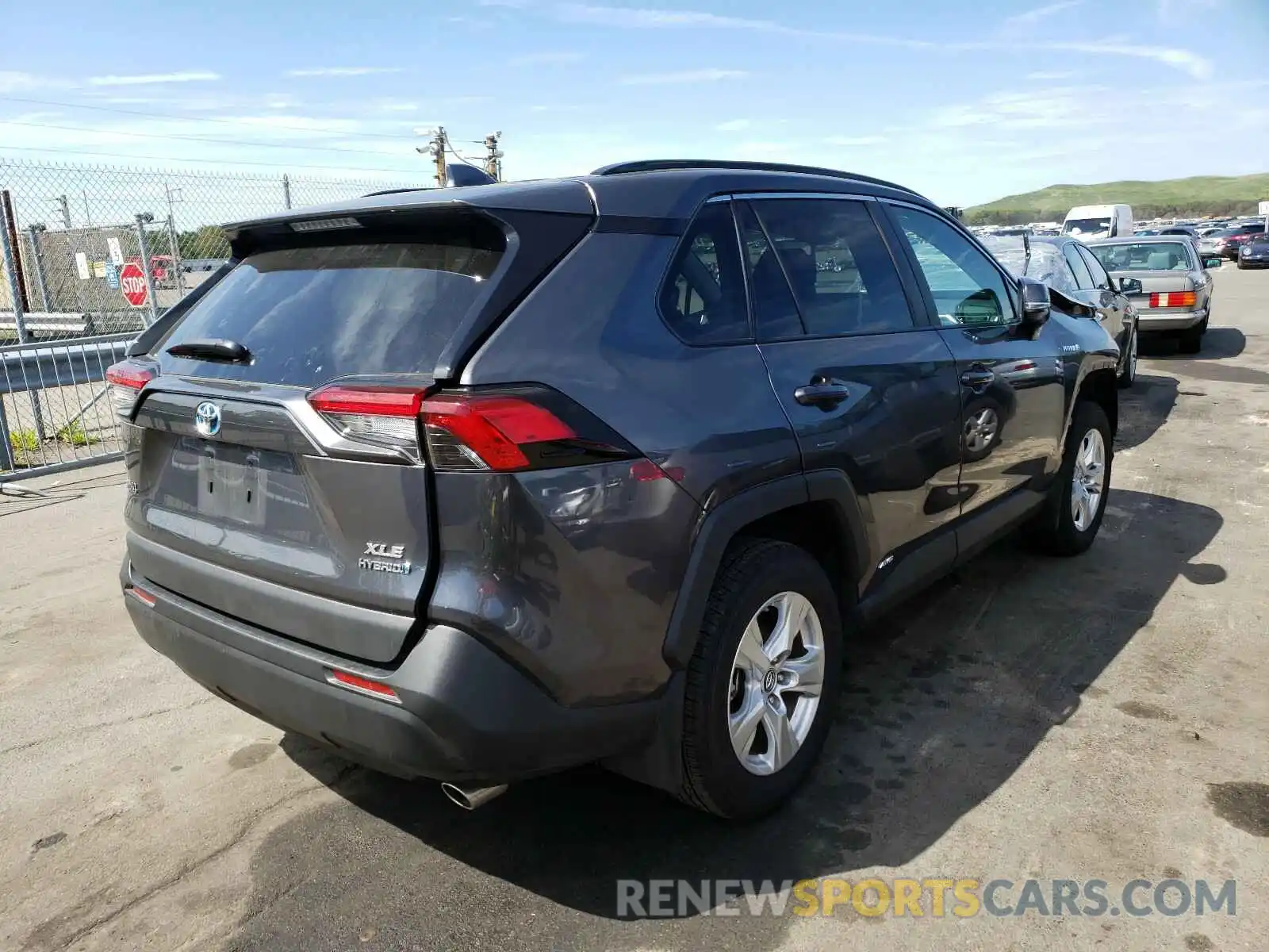 4 Photograph of a damaged car 2T3RWRFV1KW013268 TOYOTA RAV4 2019