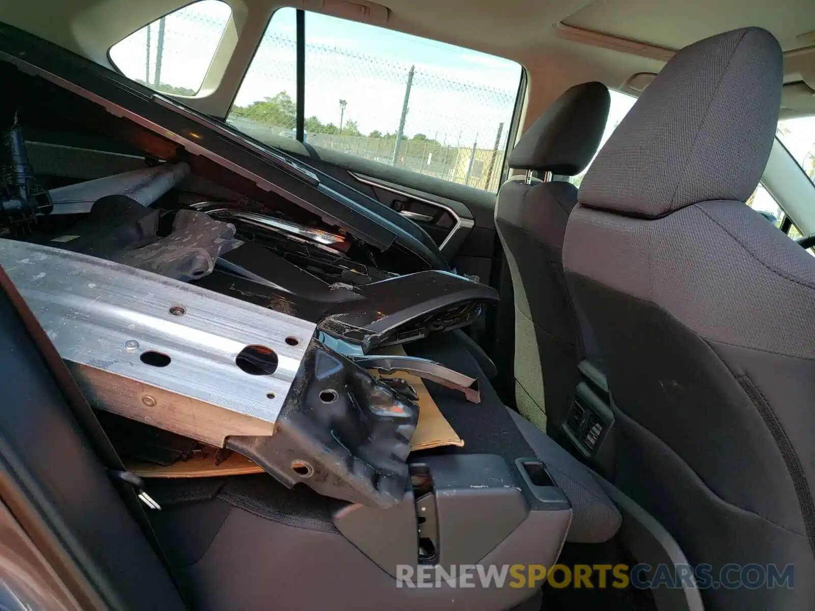 6 Photograph of a damaged car 2T3RWRFV1KW013268 TOYOTA RAV4 2019