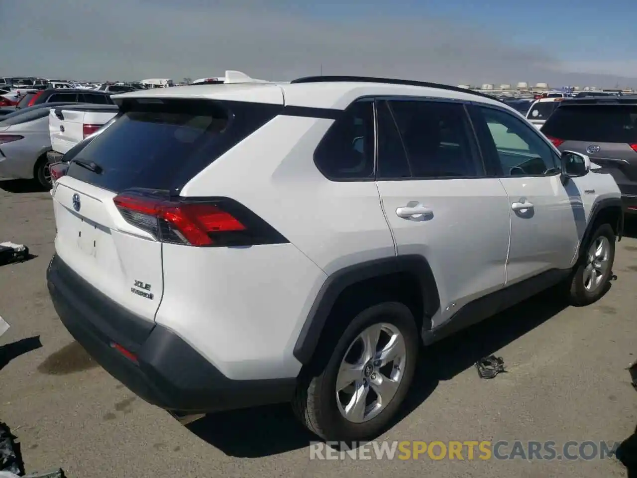 4 Photograph of a damaged car 2T3RWRFV1KW023900 TOYOTA RAV4 2019