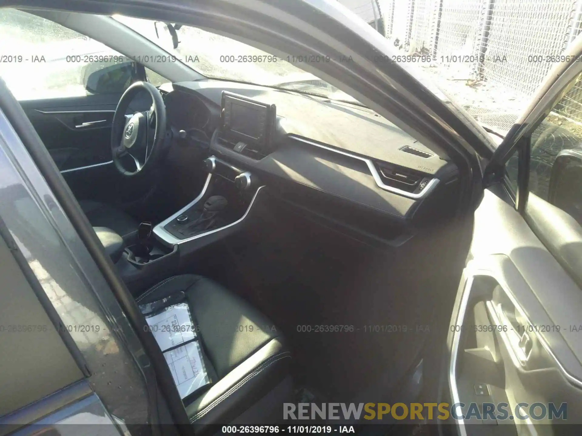 5 Photograph of a damaged car 2T3RWRFV1KW028465 TOYOTA RAV4 2019