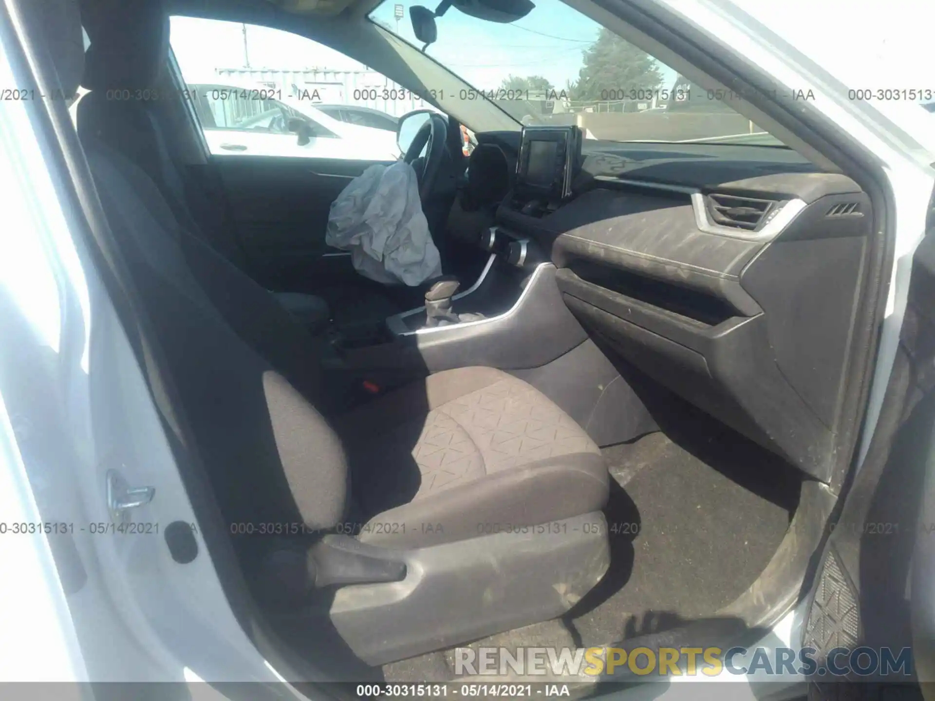 5 Photograph of a damaged car 2T3RWRFV1KW033262 TOYOTA RAV4 2019