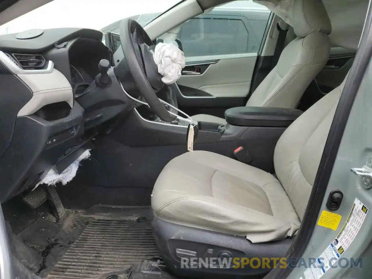 7 Photograph of a damaged car 2T3RWRFV1KW033472 TOYOTA RAV4 2019