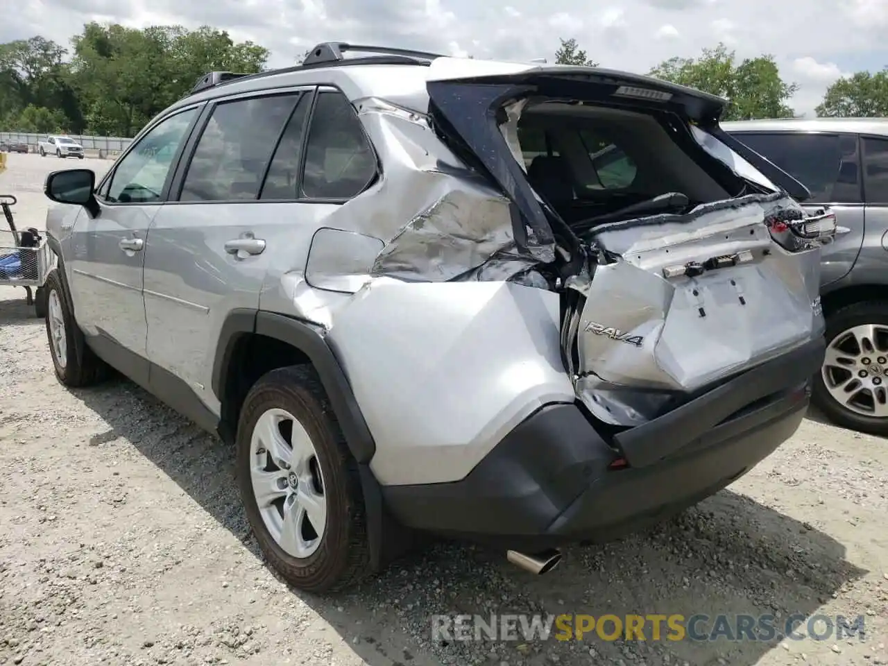 3 Photograph of a damaged car 2T3RWRFV1KW034637 TOYOTA RAV4 2019