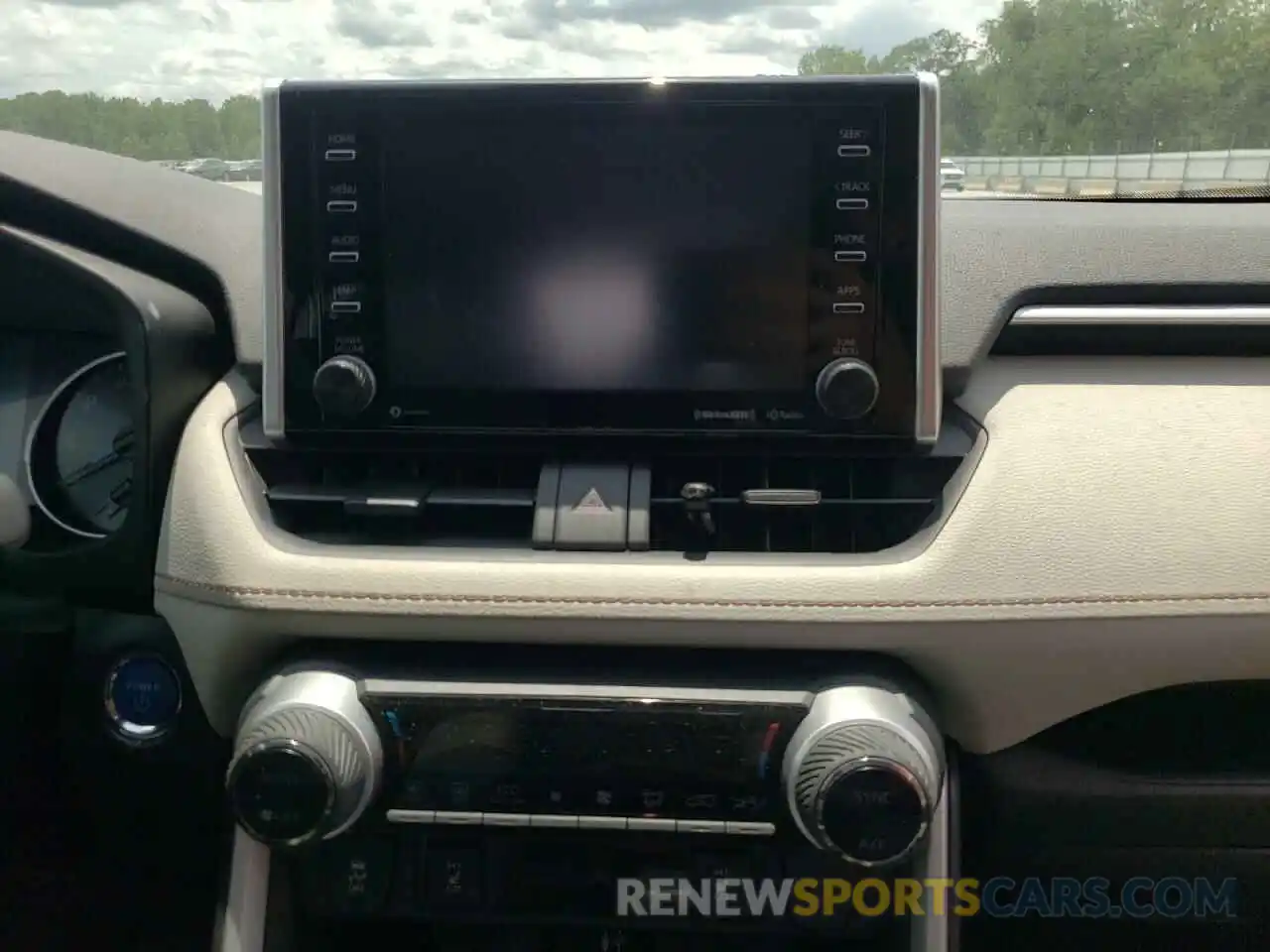 9 Photograph of a damaged car 2T3RWRFV1KW034637 TOYOTA RAV4 2019