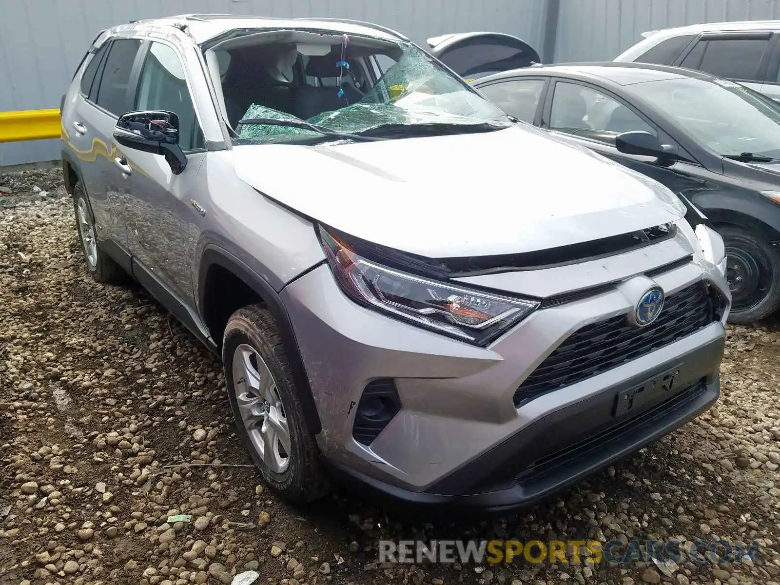 1 Photograph of a damaged car 2T3RWRFV2KW012954 TOYOTA RAV4 2019