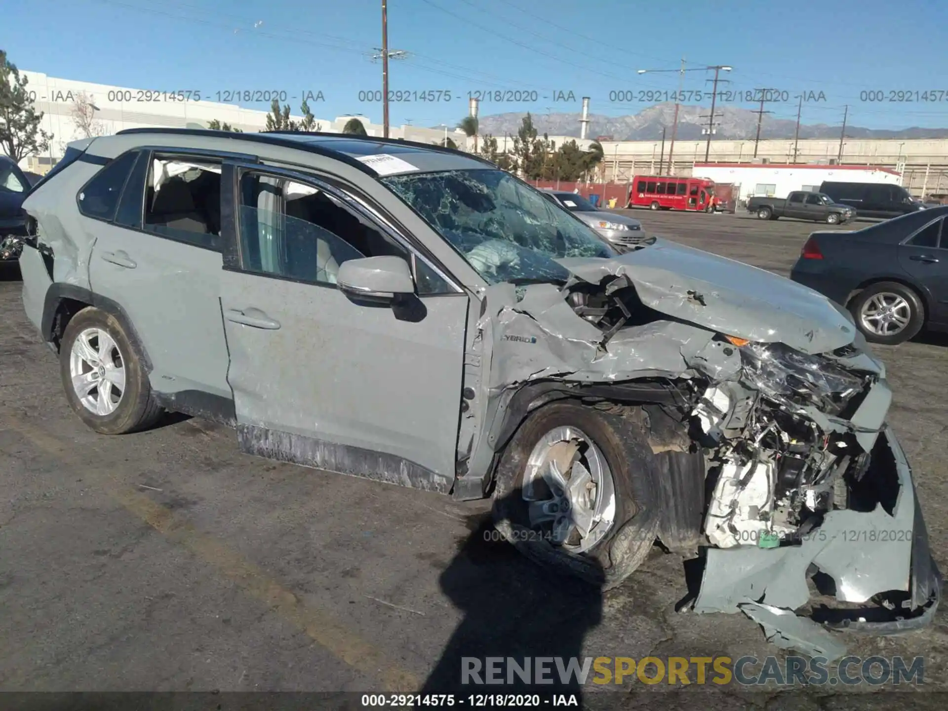 1 Photograph of a damaged car 2T3RWRFV2KW013599 TOYOTA RAV4 2019