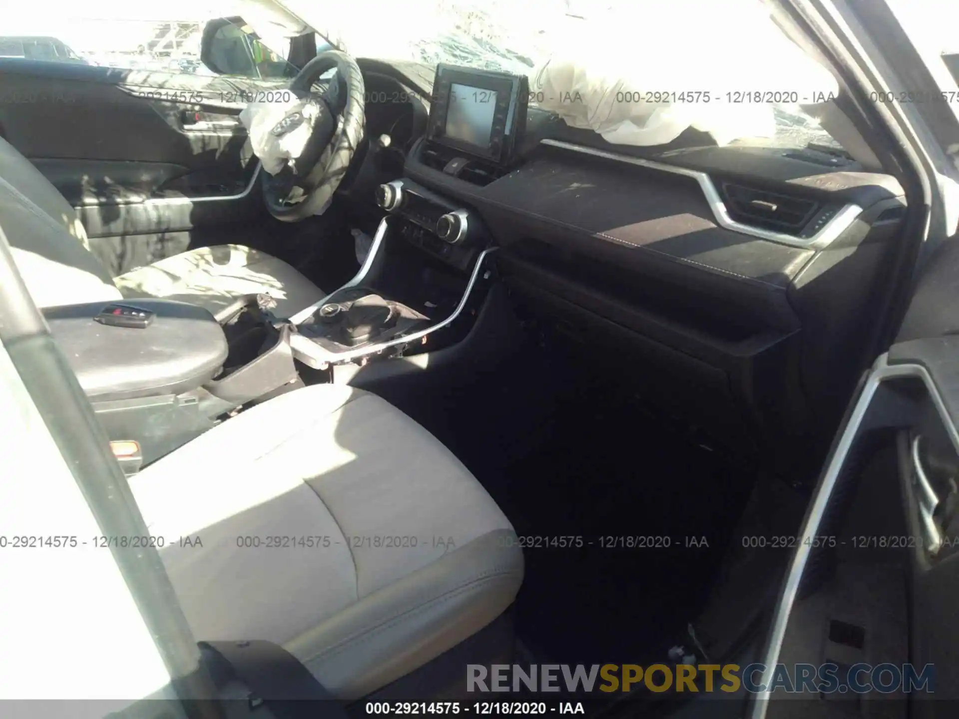 5 Photograph of a damaged car 2T3RWRFV2KW013599 TOYOTA RAV4 2019