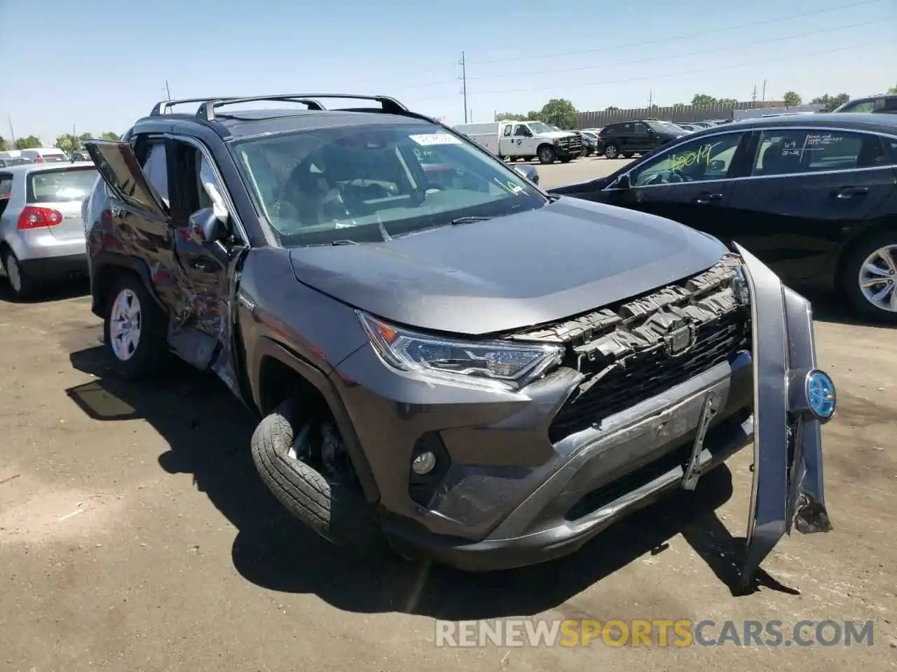 1 Photograph of a damaged car 2T3RWRFV2KW013702 TOYOTA RAV4 2019