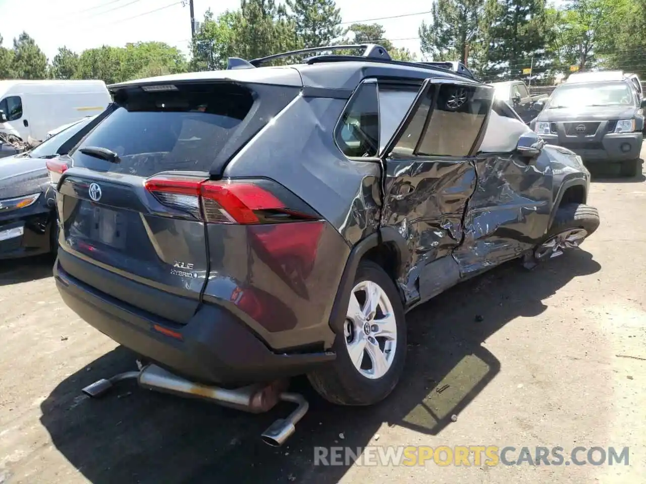 4 Photograph of a damaged car 2T3RWRFV2KW013702 TOYOTA RAV4 2019