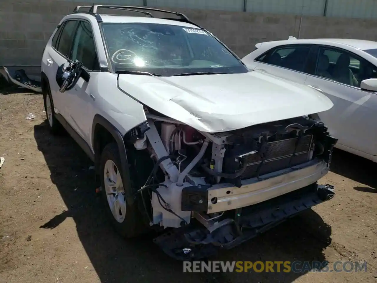 1 Photograph of a damaged car 2T3RWRFV2KW019029 TOYOTA RAV4 2019