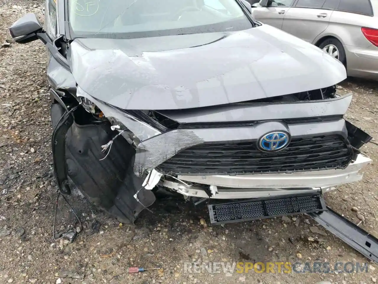 9 Photograph of a damaged car 2T3RWRFV2KW019953 TOYOTA RAV4 2019