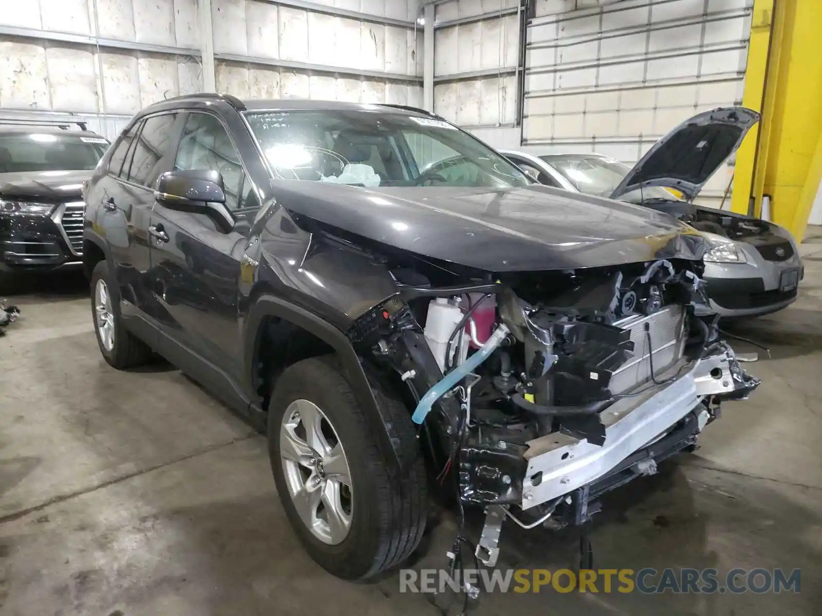 1 Photograph of a damaged car 2T3RWRFV2KW027776 TOYOTA RAV4 2019