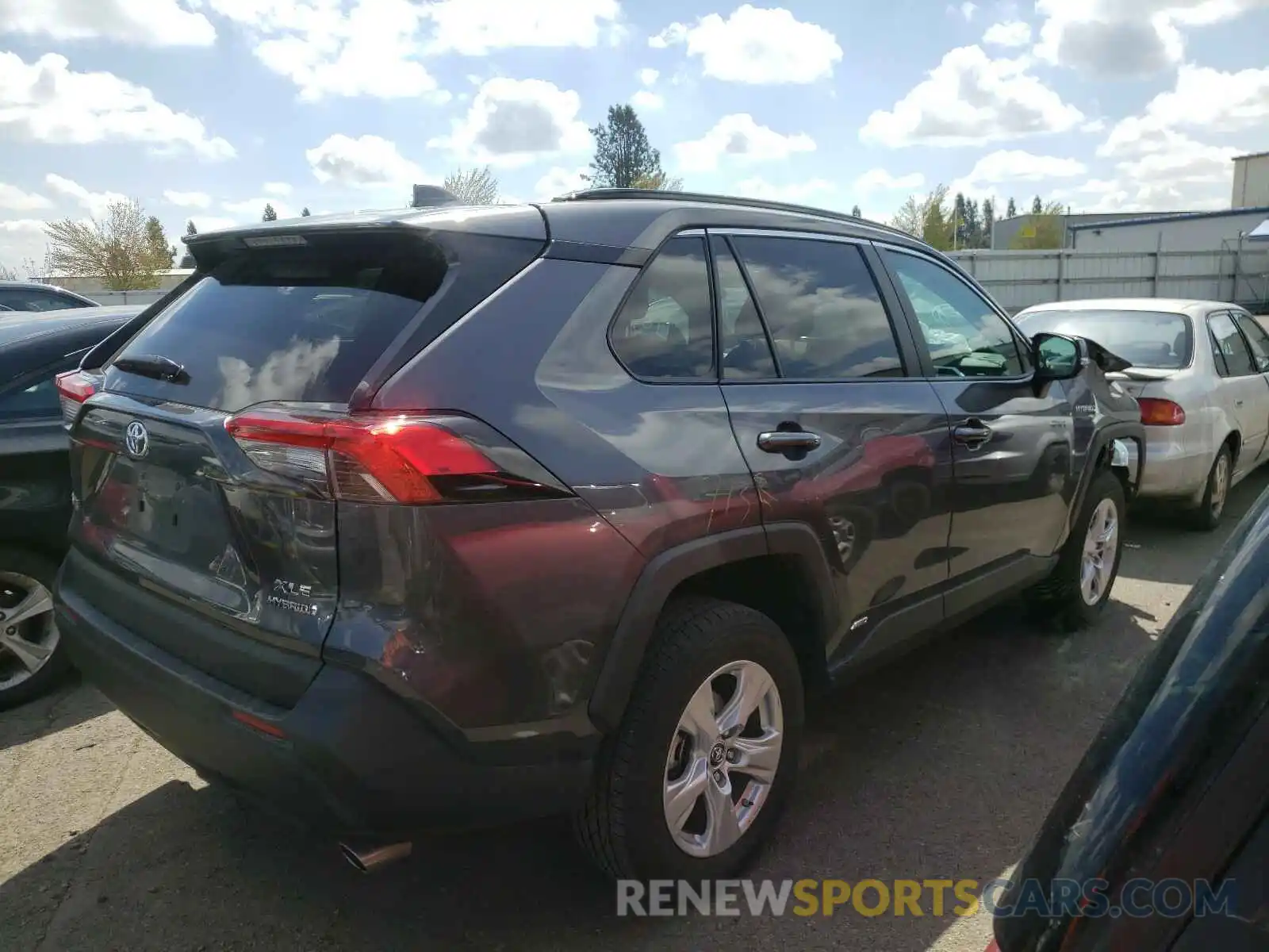 4 Photograph of a damaged car 2T3RWRFV2KW027776 TOYOTA RAV4 2019