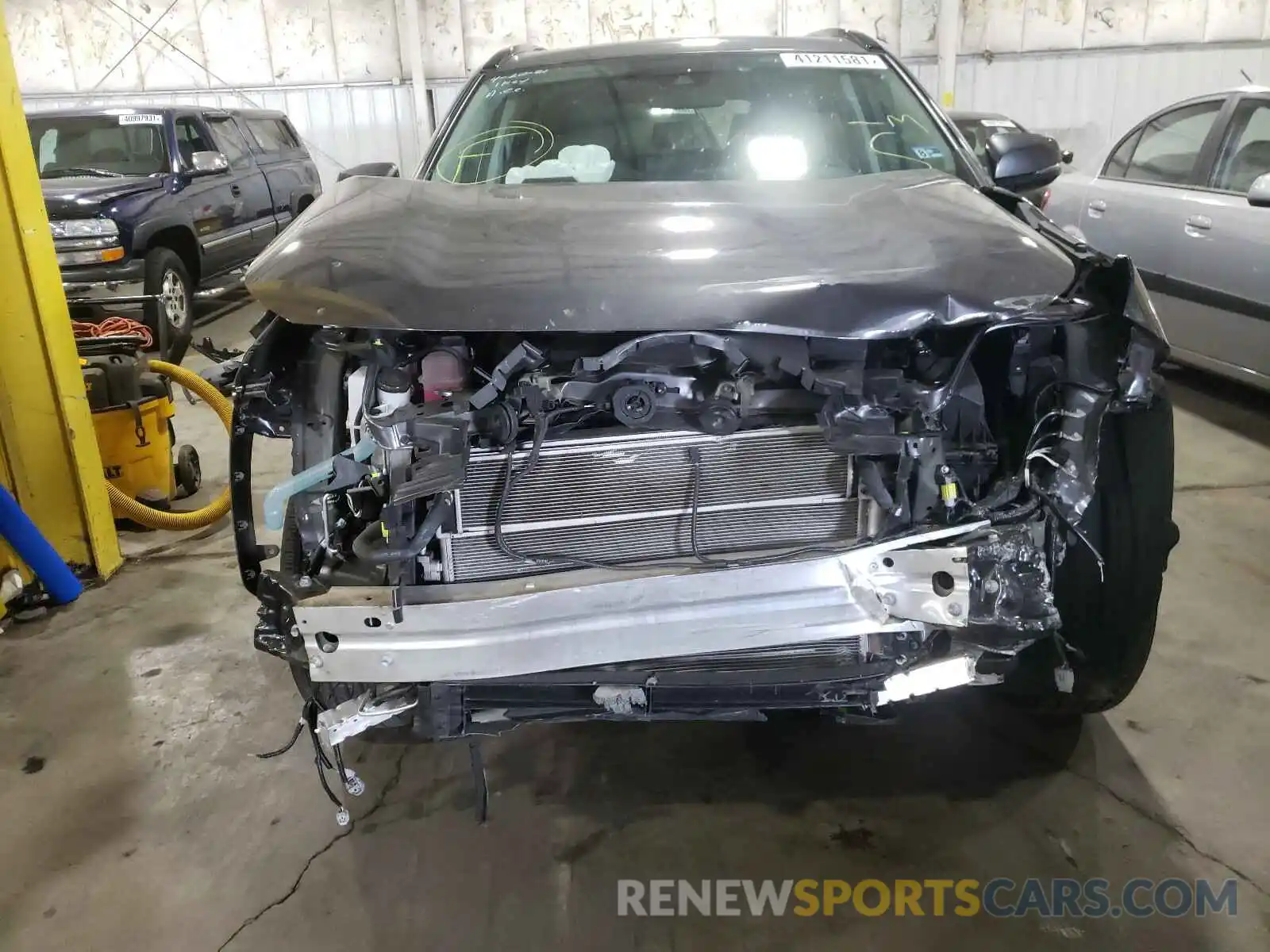 9 Photograph of a damaged car 2T3RWRFV2KW027776 TOYOTA RAV4 2019