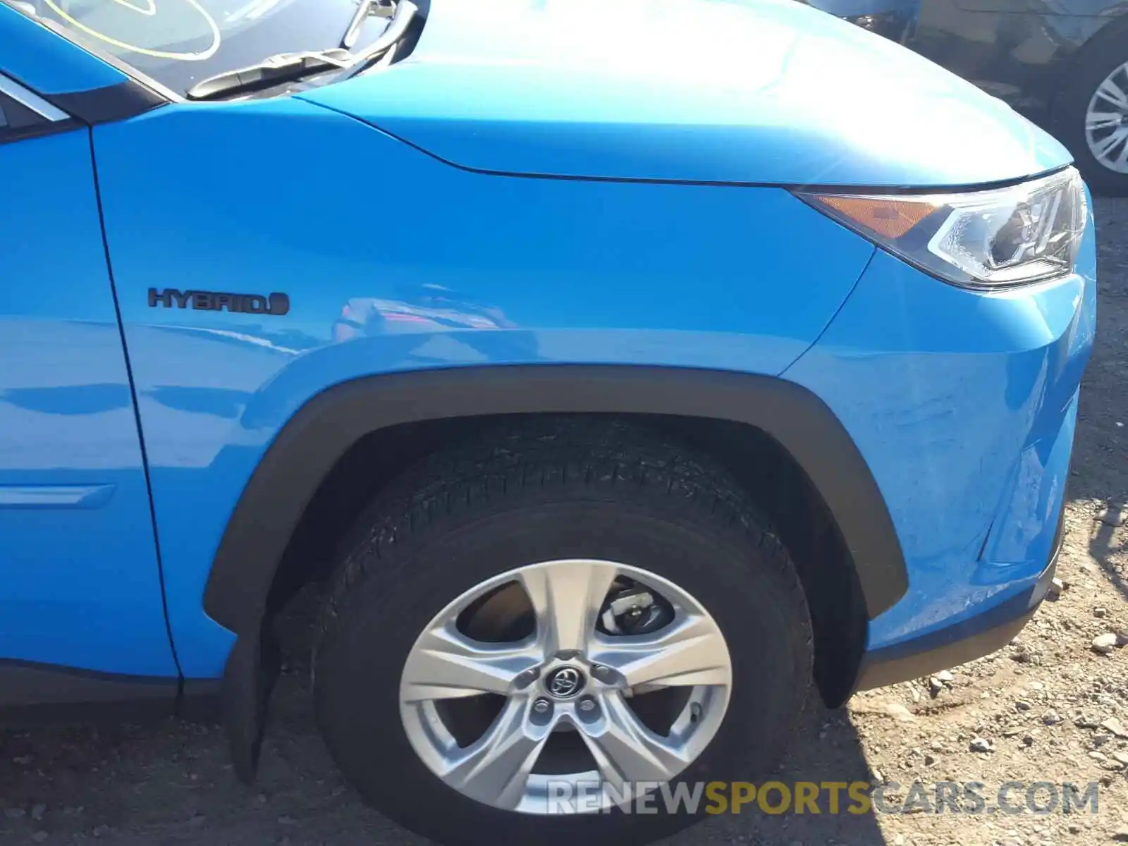 9 Photograph of a damaged car 2T3RWRFV2KW033108 TOYOTA RAV4 2019