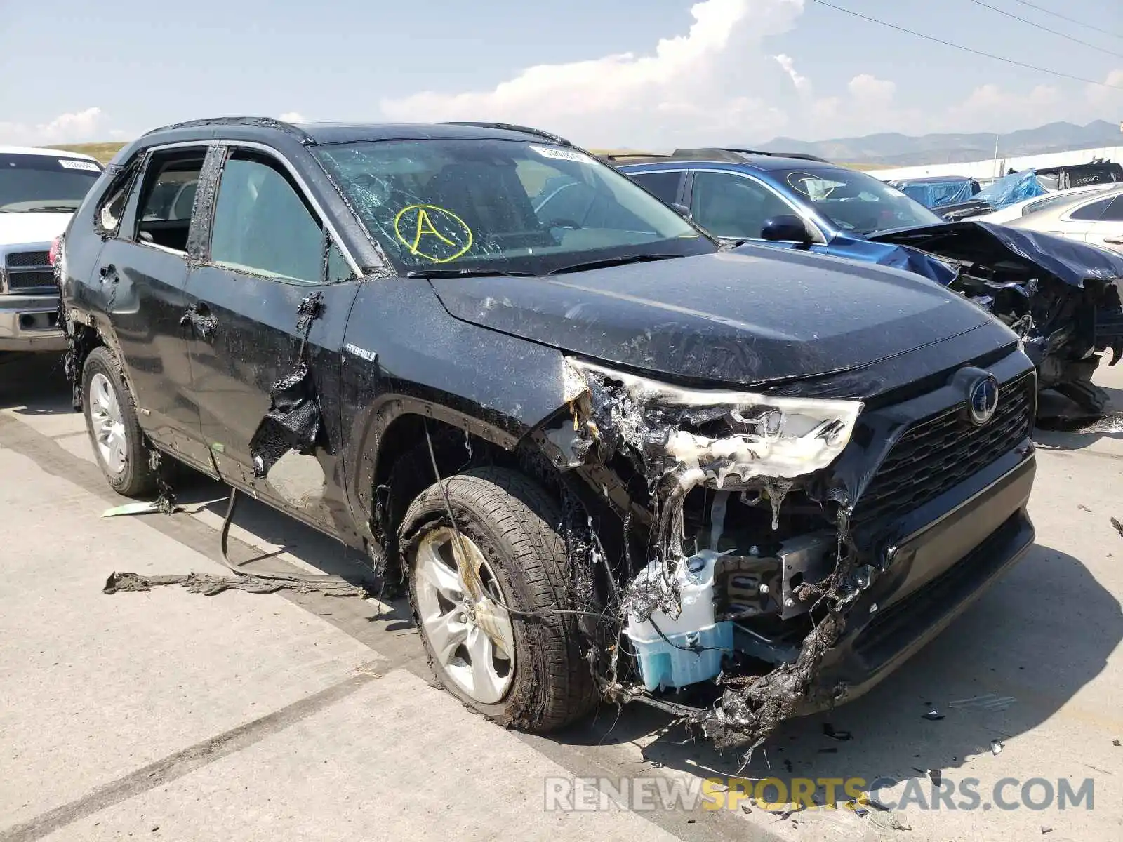 1 Photograph of a damaged car 2T3RWRFV2KW034288 TOYOTA RAV4 2019