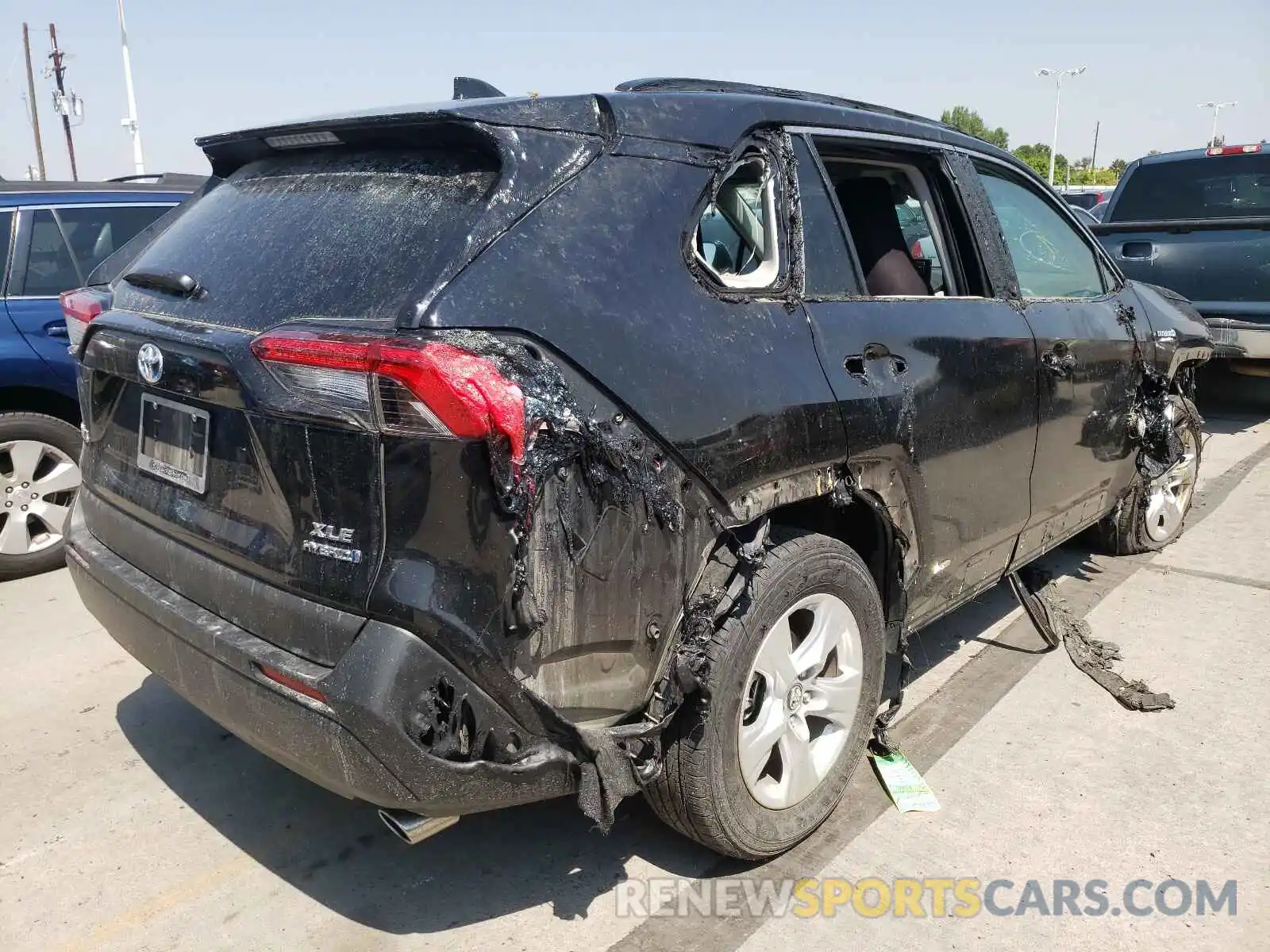 4 Photograph of a damaged car 2T3RWRFV2KW034288 TOYOTA RAV4 2019