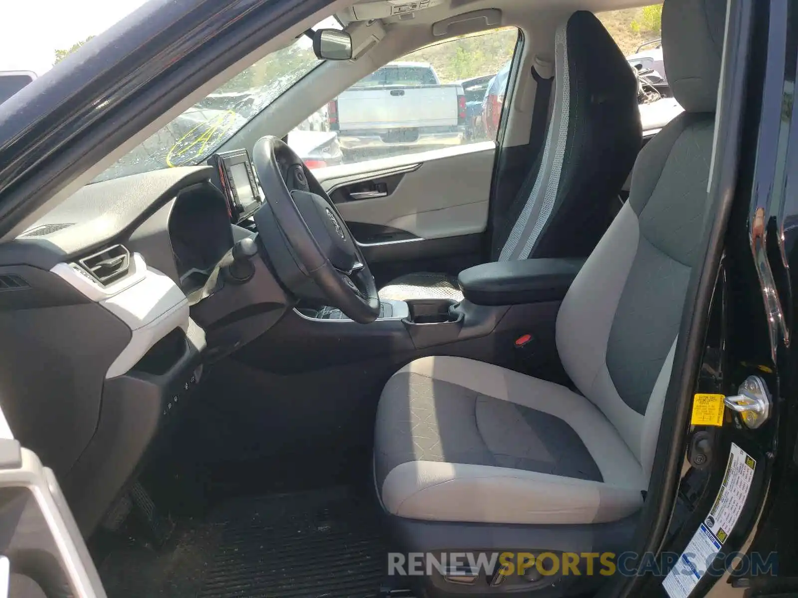 5 Photograph of a damaged car 2T3RWRFV2KW034288 TOYOTA RAV4 2019