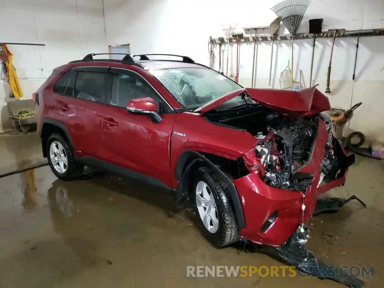 1 Photograph of a damaged car 2T3RWRFV2KW037305 TOYOTA RAV4 2019