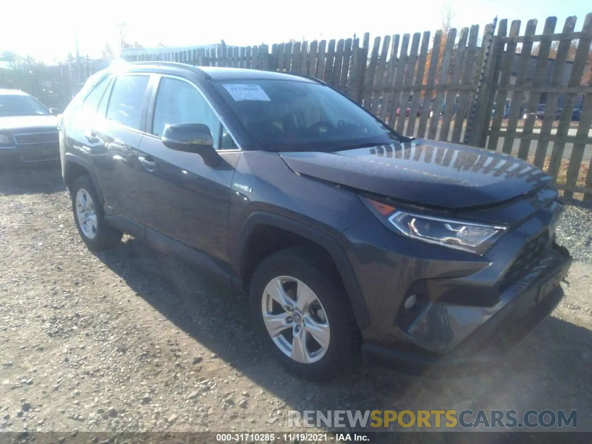 1 Photograph of a damaged car 2T3RWRFV2KW039538 TOYOTA RAV4 2019