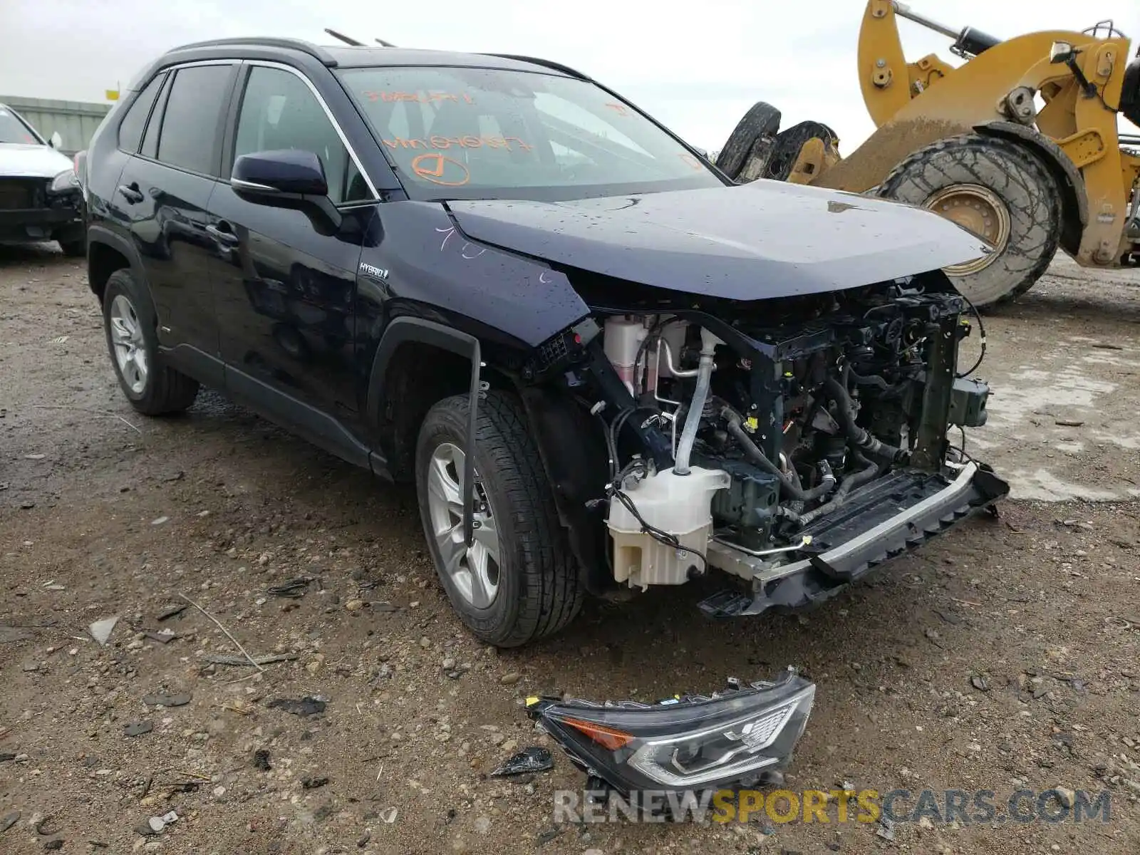 1 Photograph of a damaged car 2T3RWRFV2KW040897 TOYOTA RAV4 2019