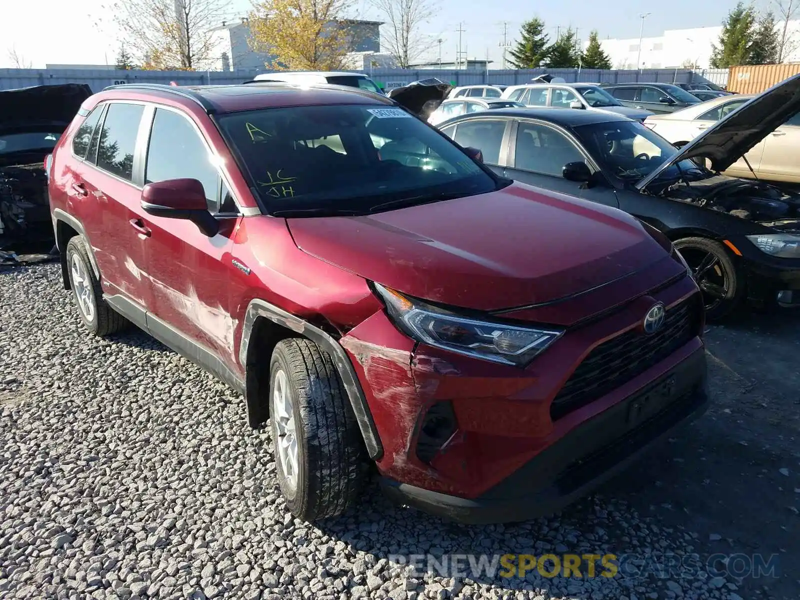 1 Photograph of a damaged car 2T3RWRFV3KW005818 TOYOTA RAV4 2019