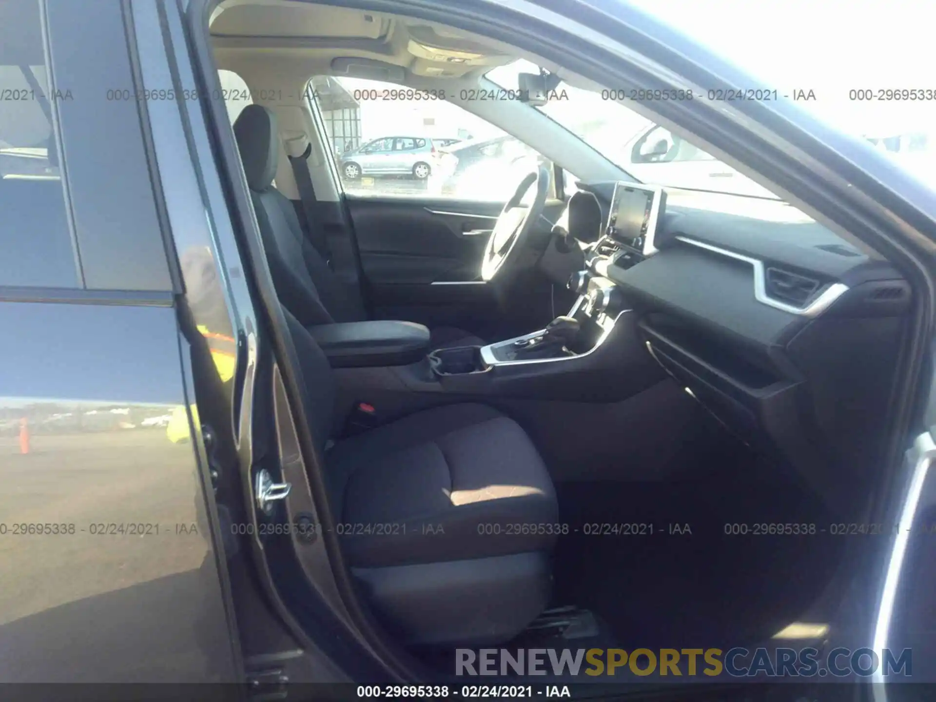 5 Photograph of a damaged car 2T3RWRFV3KW006841 TOYOTA RAV4 2019