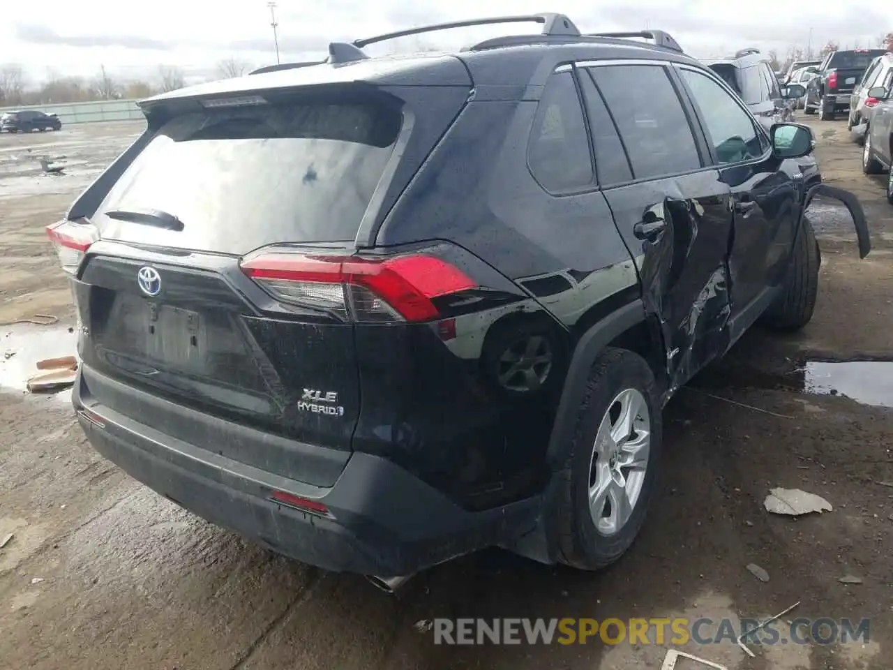 4 Photograph of a damaged car 2T3RWRFV3KW018469 TOYOTA RAV4 2019