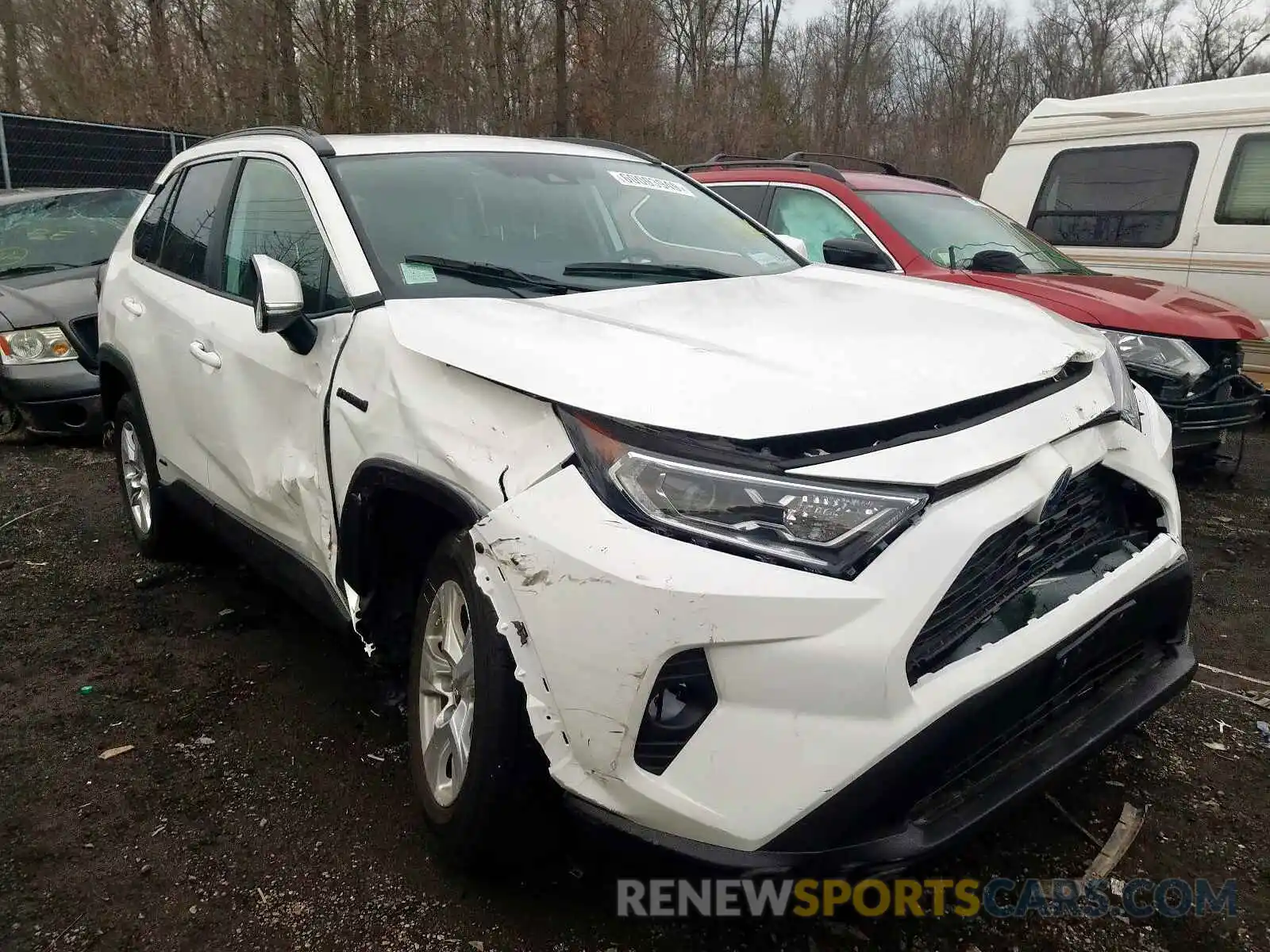 1 Photograph of a damaged car 2T3RWRFV3KW028970 TOYOTA RAV4 2019