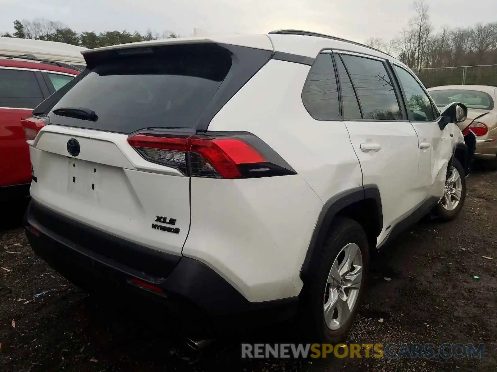 4 Photograph of a damaged car 2T3RWRFV3KW028970 TOYOTA RAV4 2019