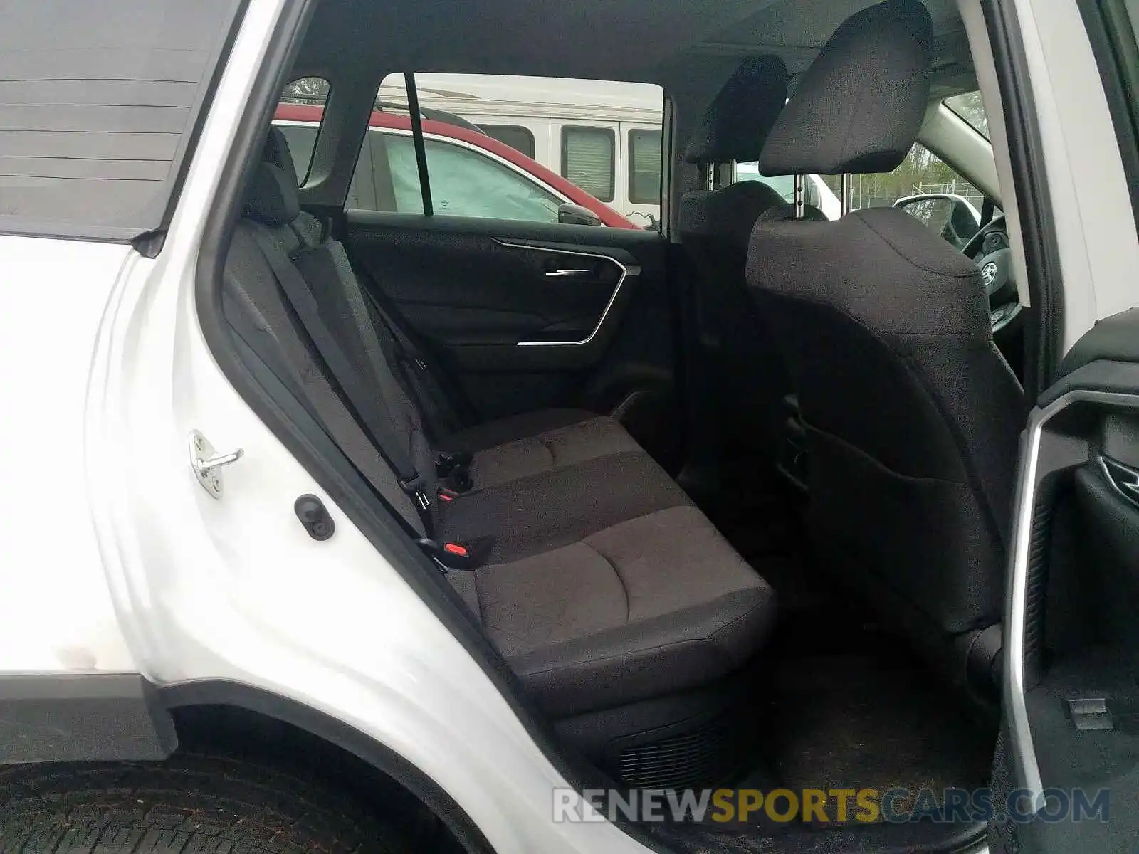 6 Photograph of a damaged car 2T3RWRFV3KW028970 TOYOTA RAV4 2019