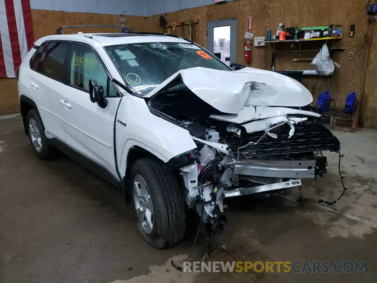 1 Photograph of a damaged car 2T3RWRFV3KW033229 TOYOTA RAV4 2019