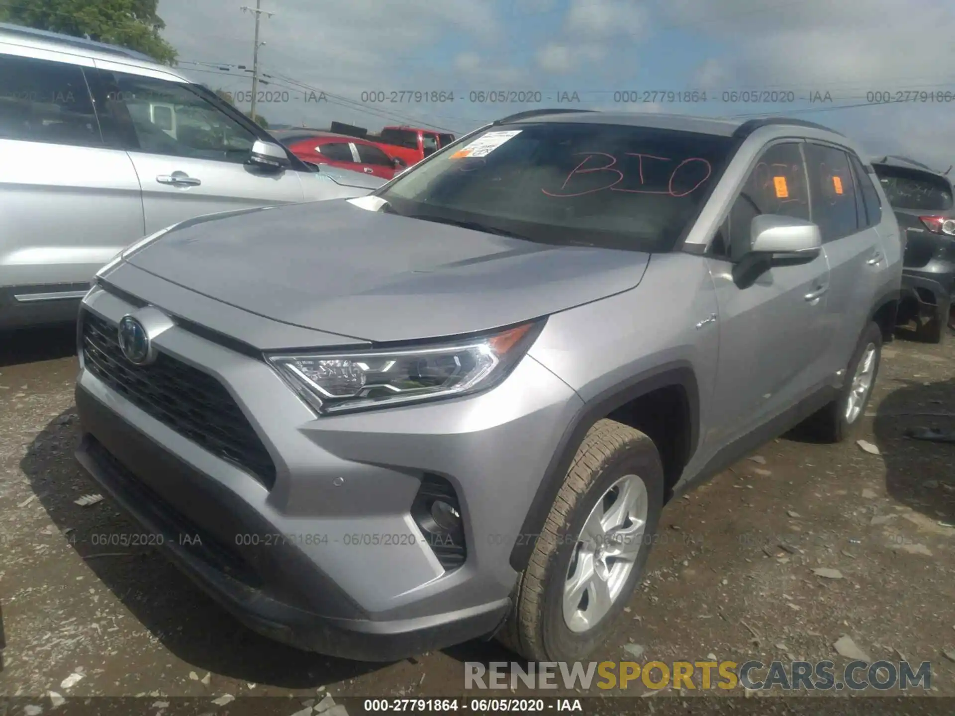 2 Photograph of a damaged car 2T3RWRFV3KW040665 TOYOTA RAV4 2019