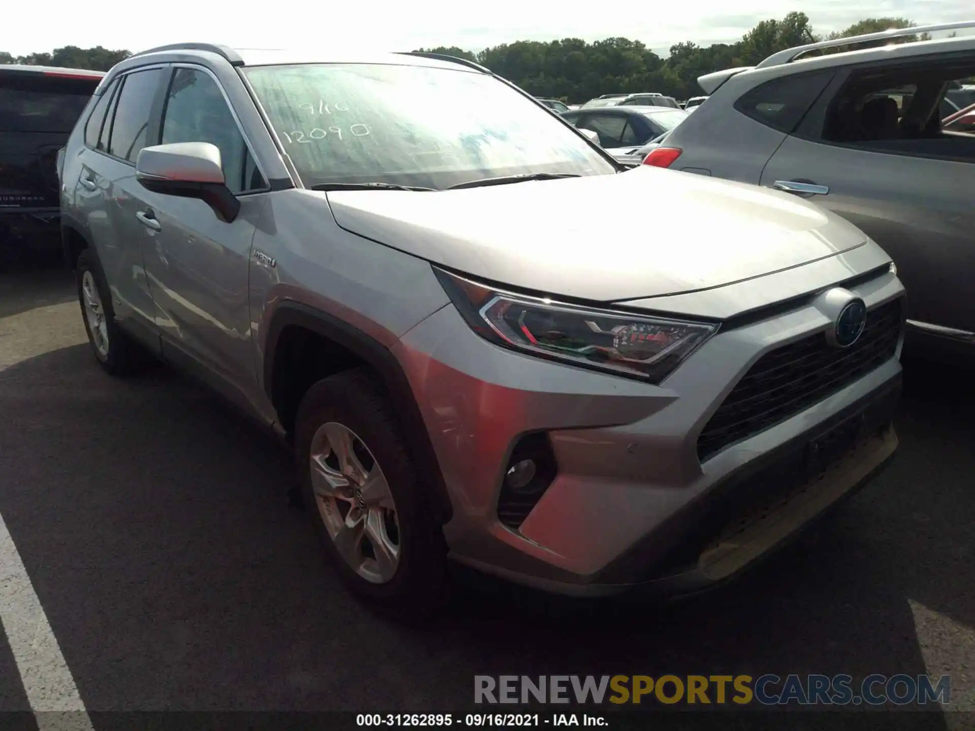 1 Photograph of a damaged car 2T3RWRFV3KW043016 TOYOTA RAV4 2019