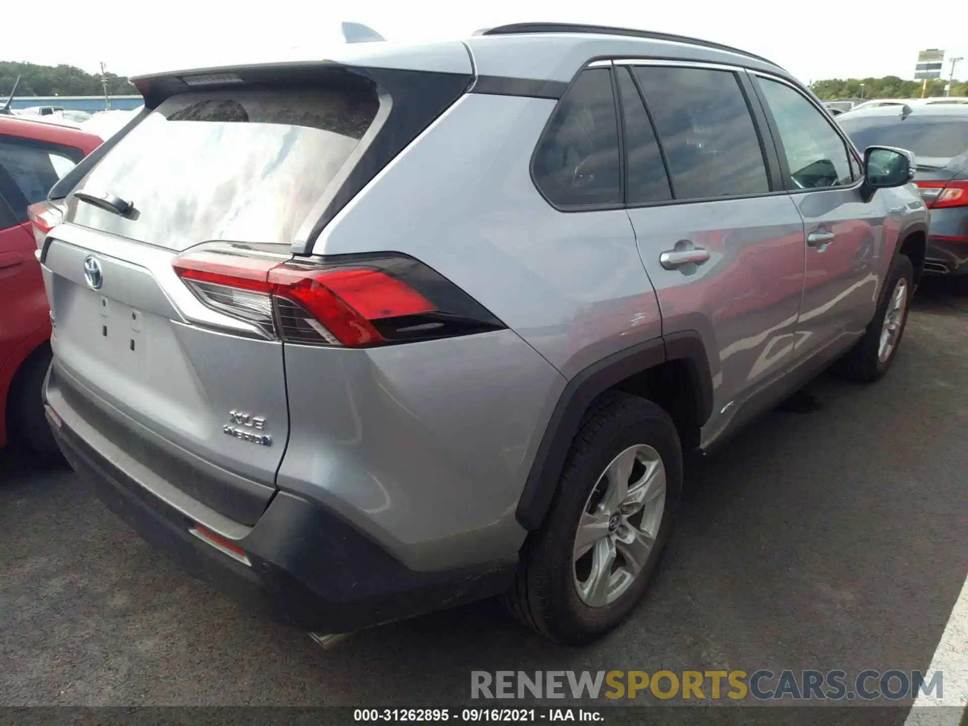 4 Photograph of a damaged car 2T3RWRFV3KW043016 TOYOTA RAV4 2019