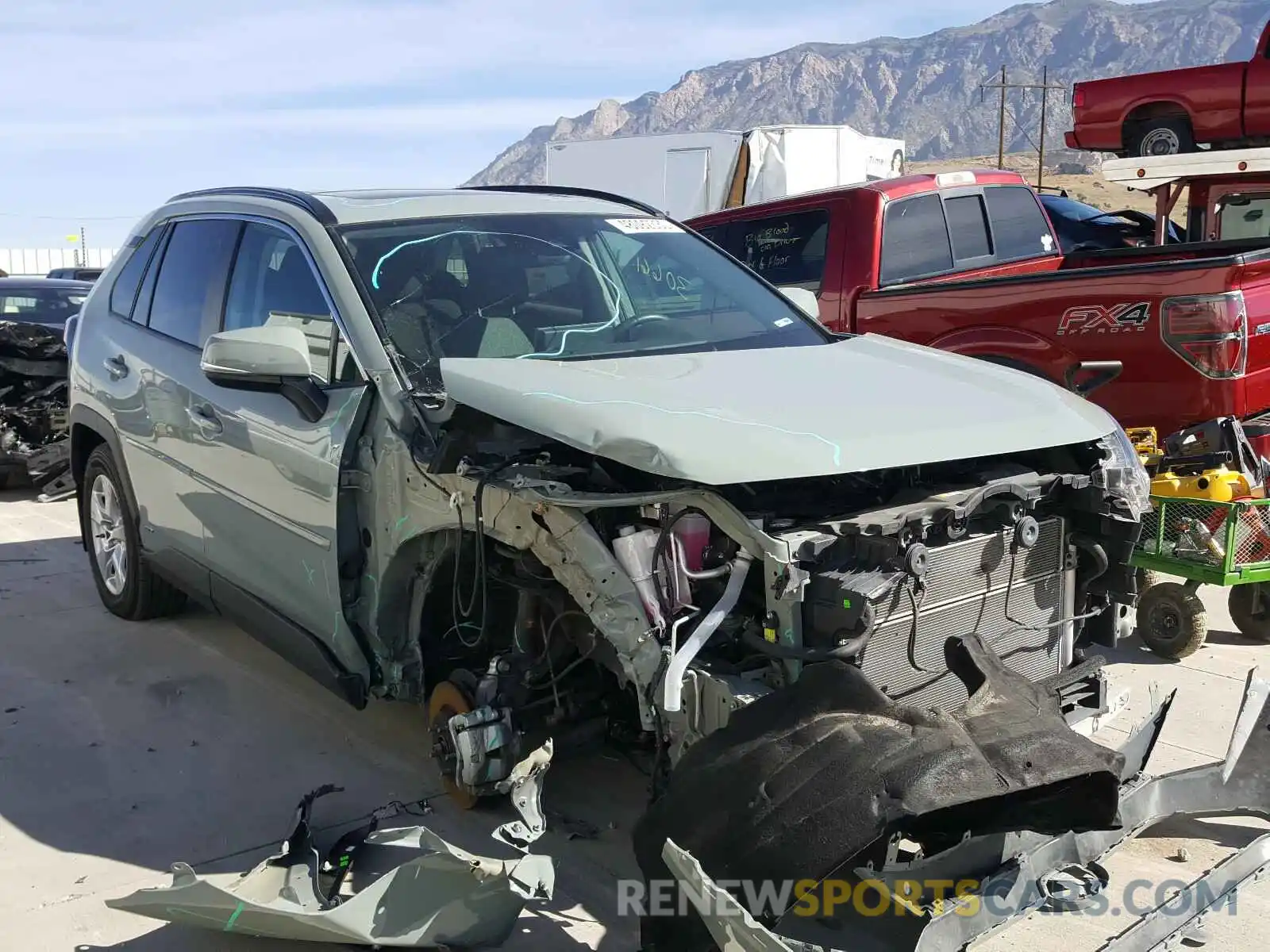 1 Photograph of a damaged car 2T3RWRFV4KW004239 TOYOTA RAV4 2019