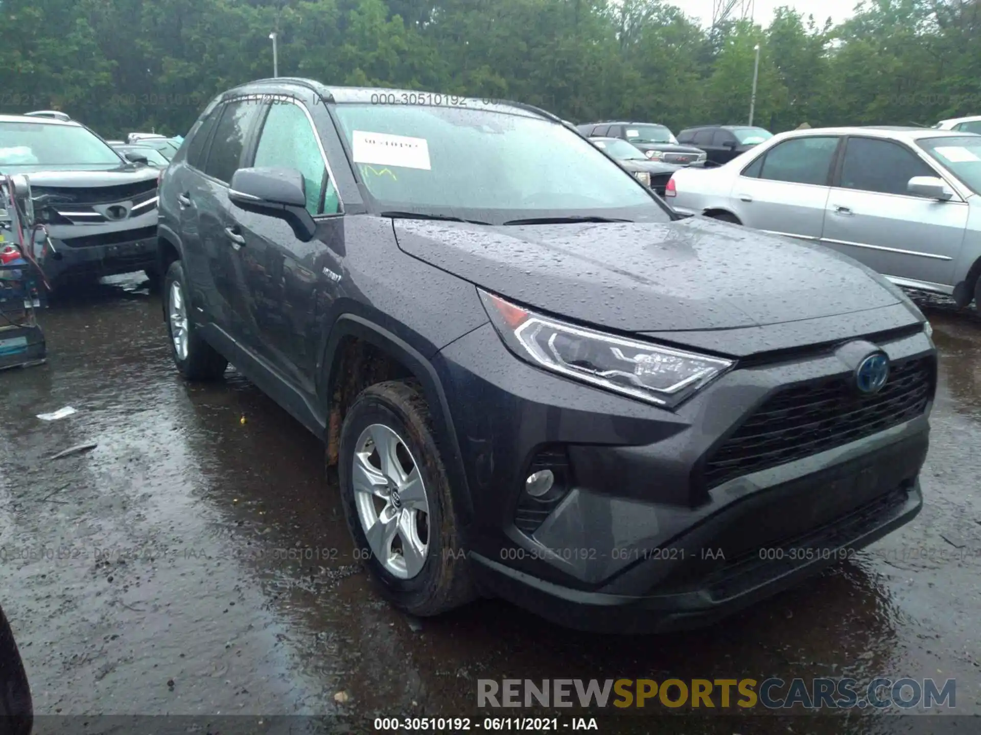 1 Photograph of a damaged car 2T3RWRFV4KW004712 TOYOTA RAV4 2019