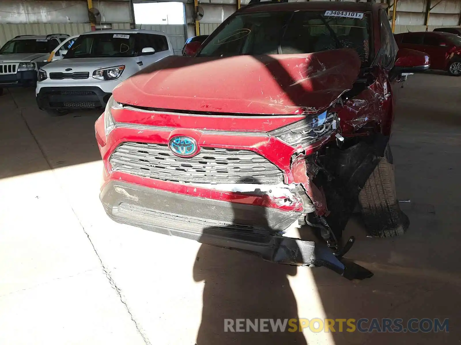 9 Photograph of a damaged car 2T3RWRFV4KW013846 TOYOTA RAV4 2019