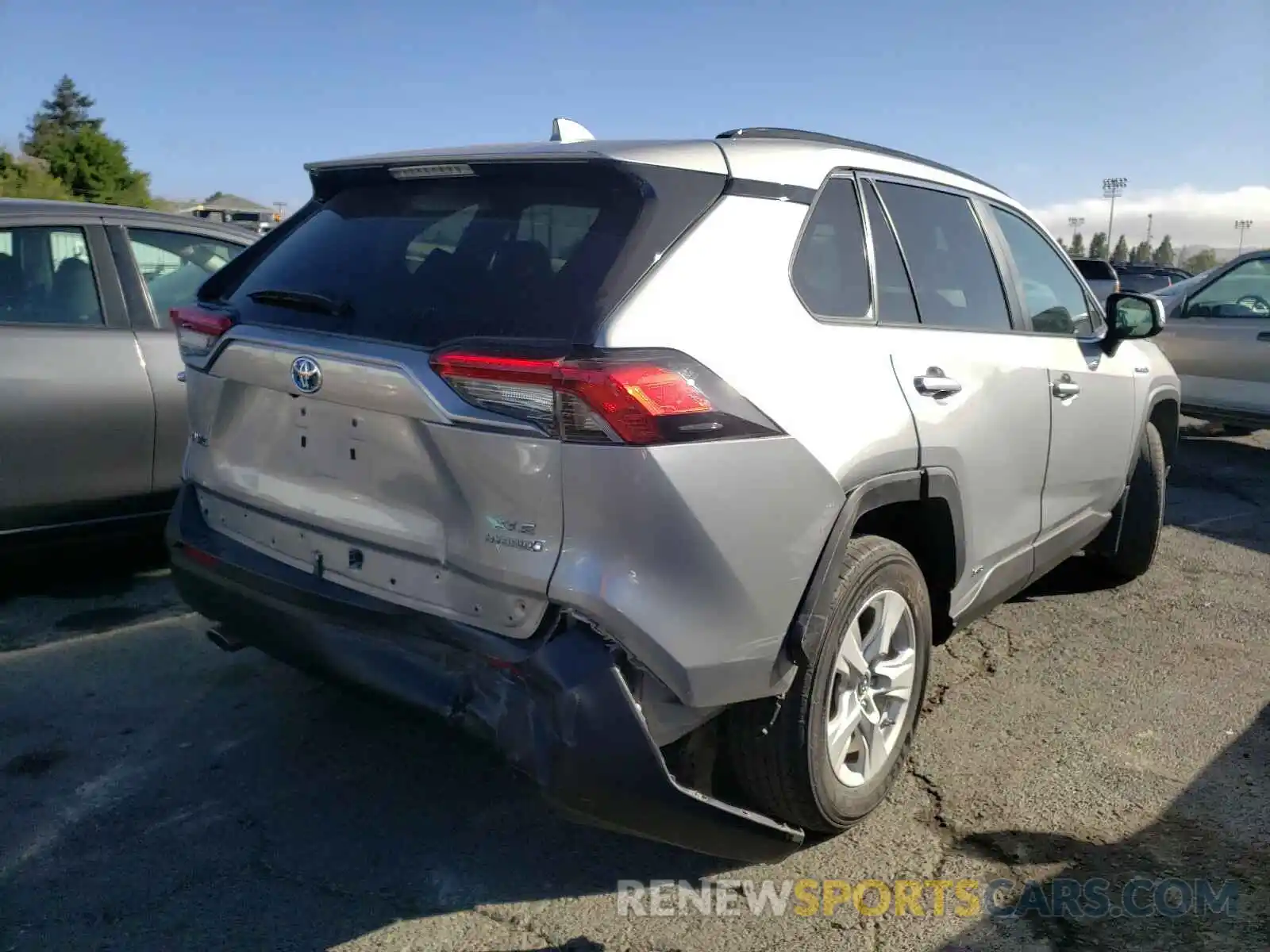 4 Photograph of a damaged car 2T3RWRFV4KW029917 TOYOTA RAV4 2019